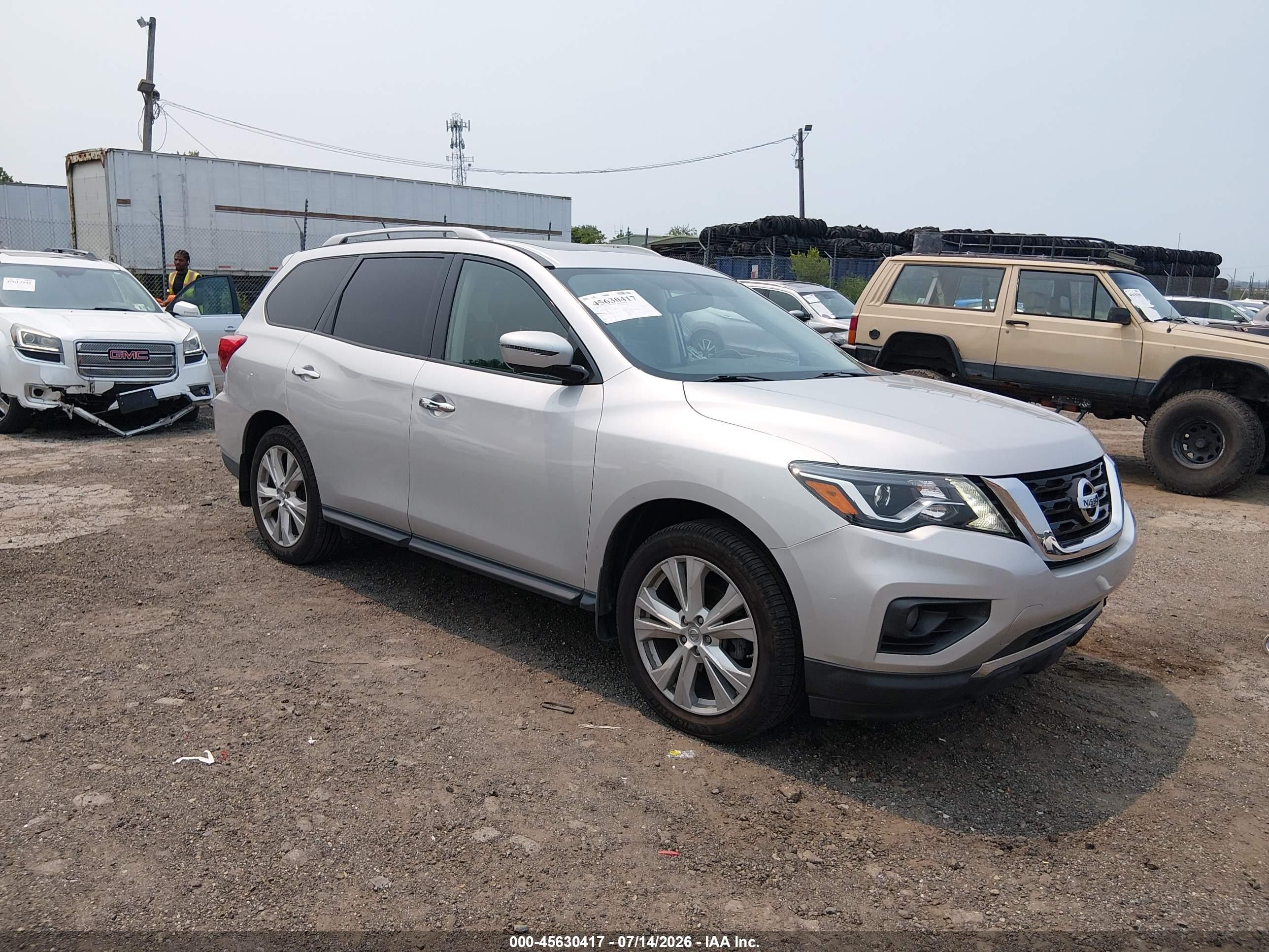 2018 Nissan Pathfinder S, VIN 5N1DR2MM7JC608299 — Бок