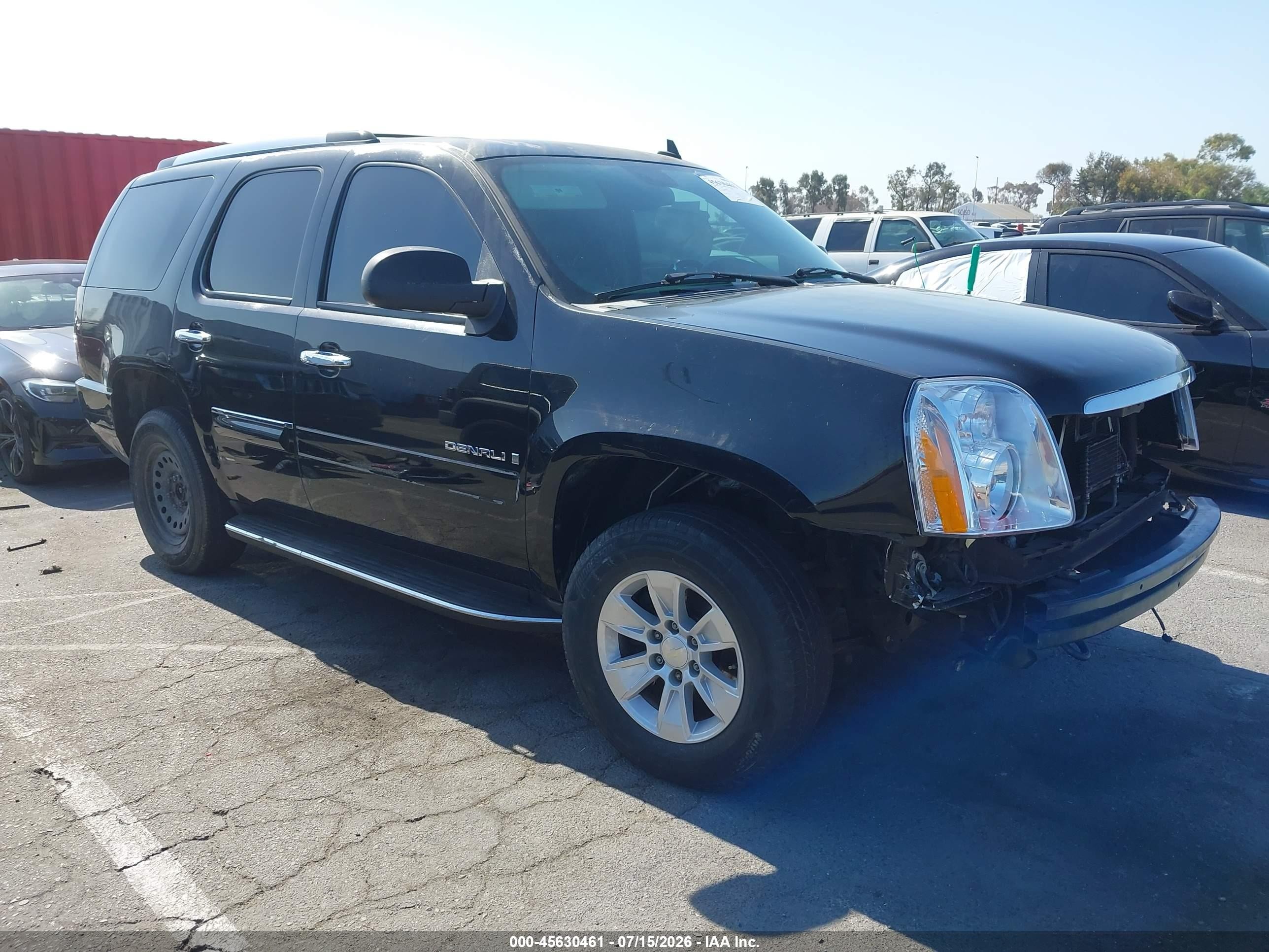 2008 GMC Yukon Denali, VIN 1GKFK63878J105122 — Перед