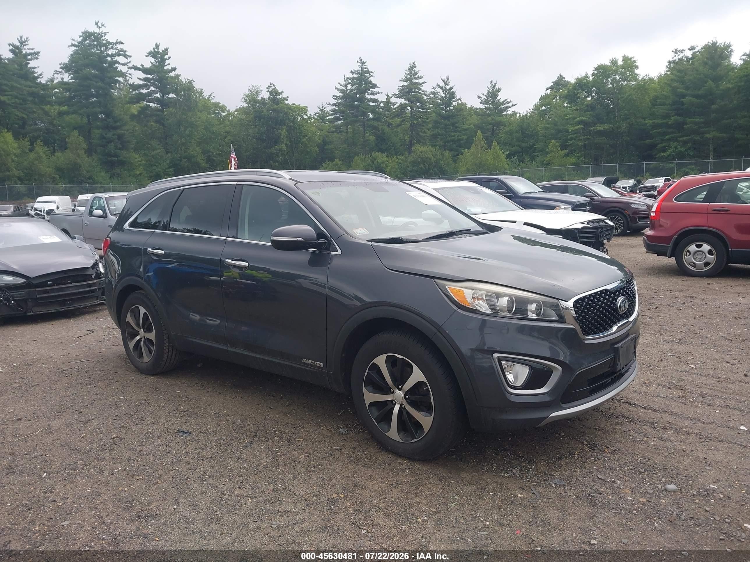 2016 Kia Sorento EX, VIN 5XYPHDA56GG084533 — Normal wear