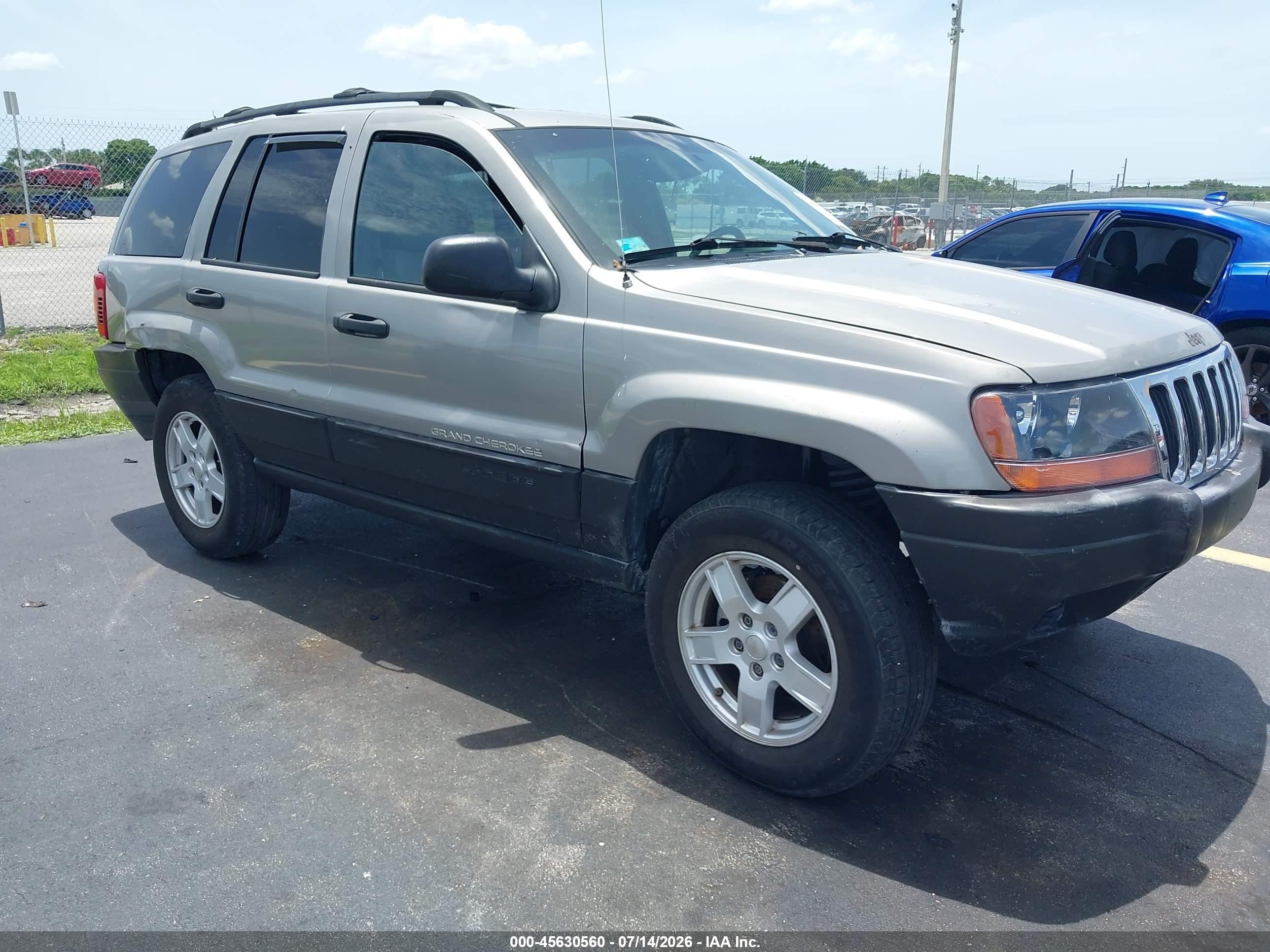 2001 Jeep Grand Cherokee Laredo, VIN 1J4GX48S61C583403 — Rear end
