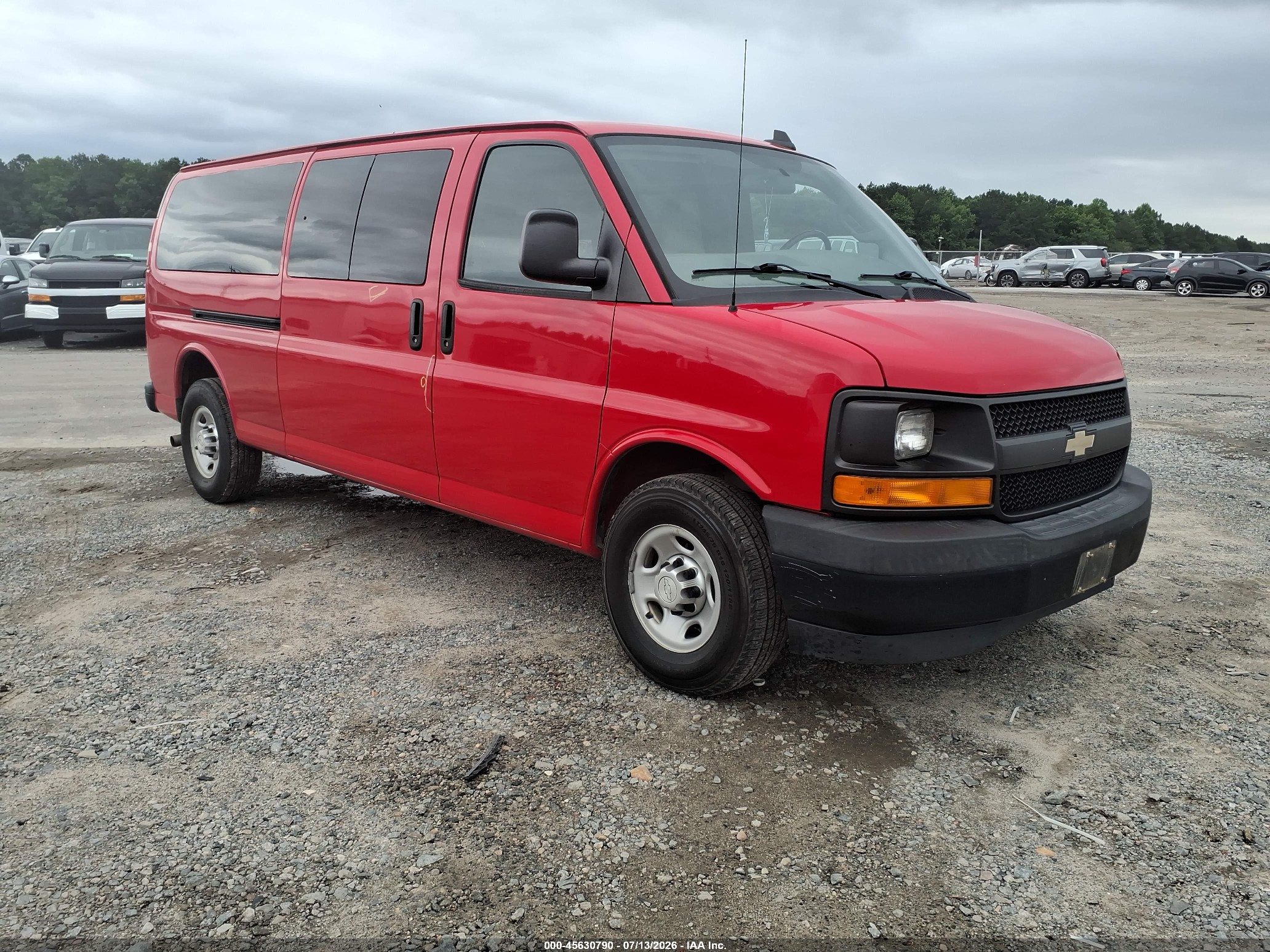 2017 Chevrolet Express Passenger LS, VIN 1GAZGNFG2H1290664 — Normal wear