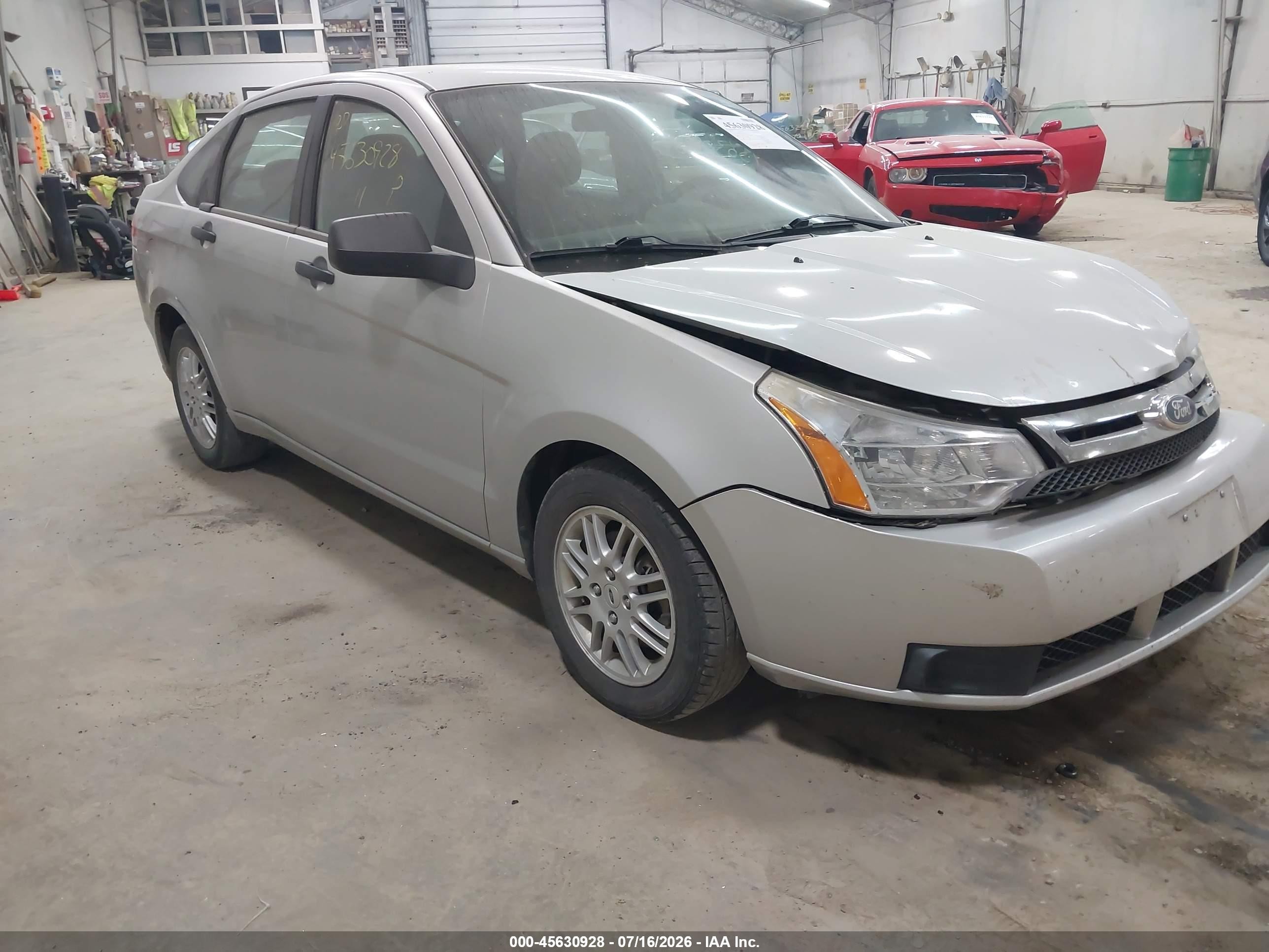 2011 Ford Focus SE, VIN 1FAHP3FN8BW182202 — Front end