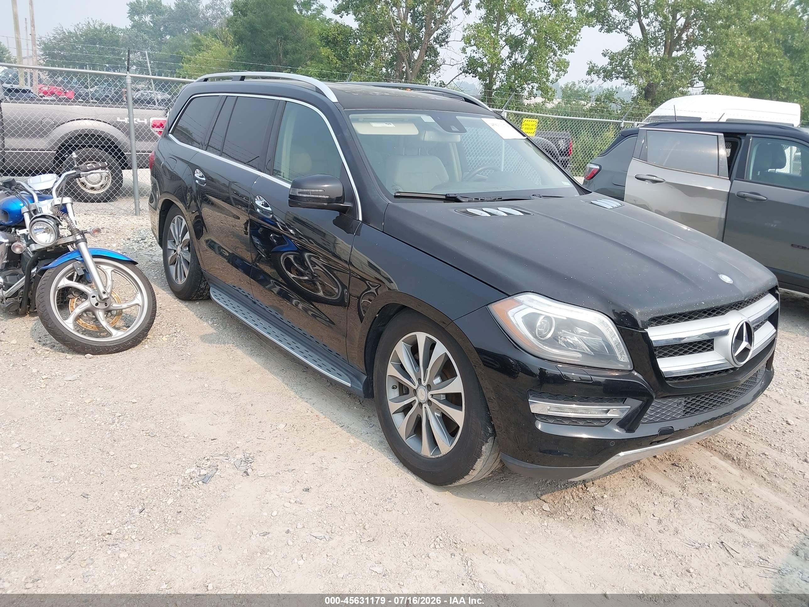 2013 Mercedes-Benz GL 450, VIN 4JGDF7CE2DA257253 — Side