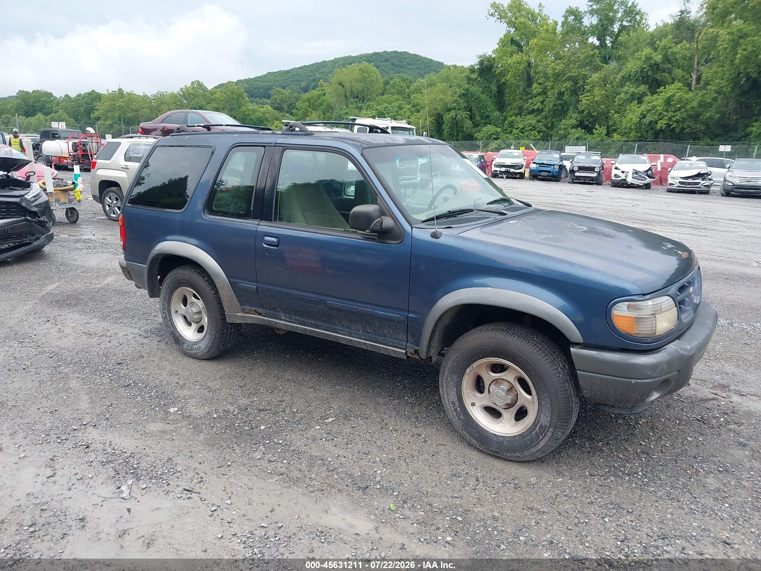 2000 Ford Explorer Sport, VIN 1FMYU70E2YUB04212 — Normal wear