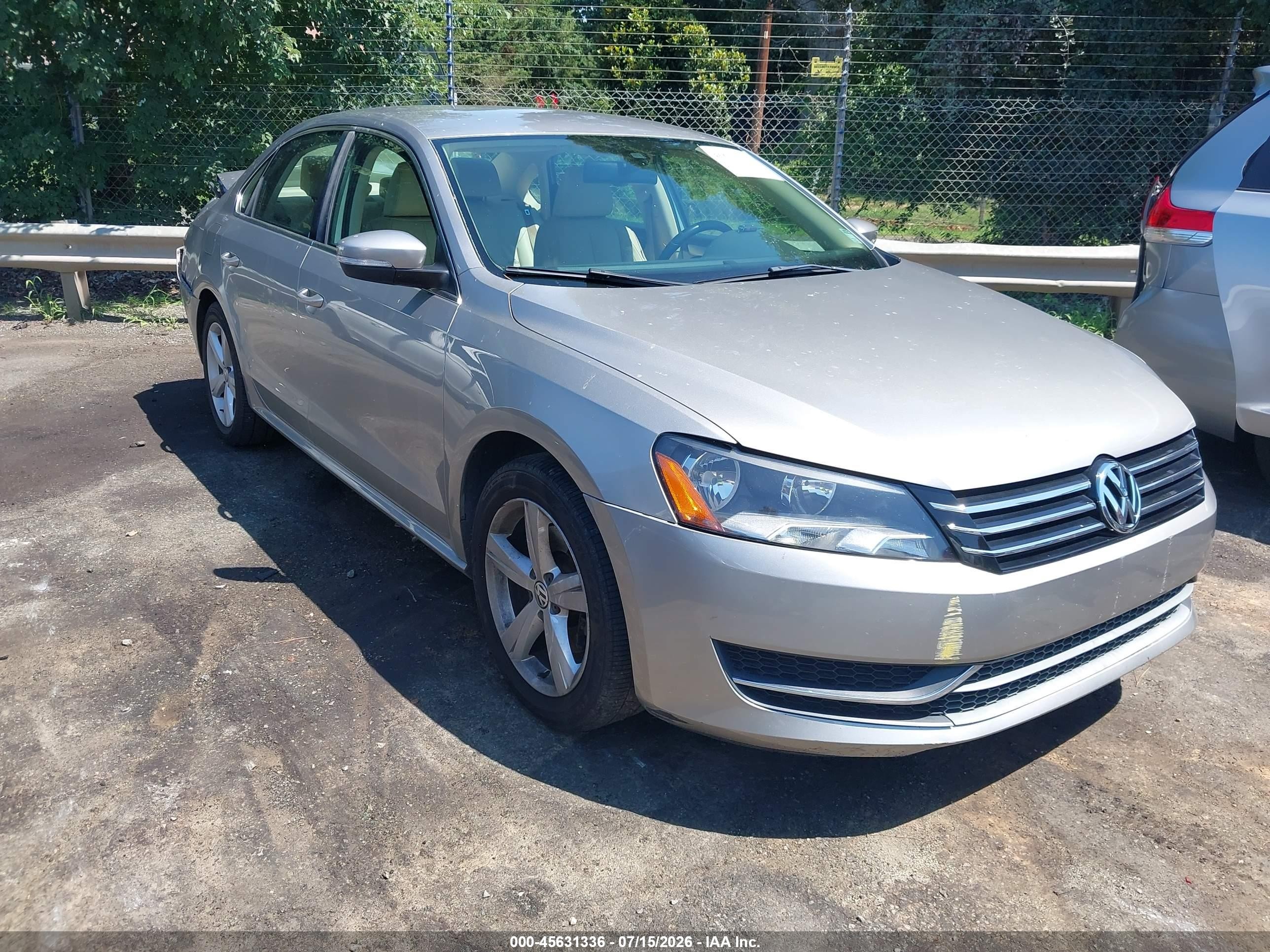 2013 Volkswagen Passat SE, VIN 1VWBH7A39DC084842 — Rear end