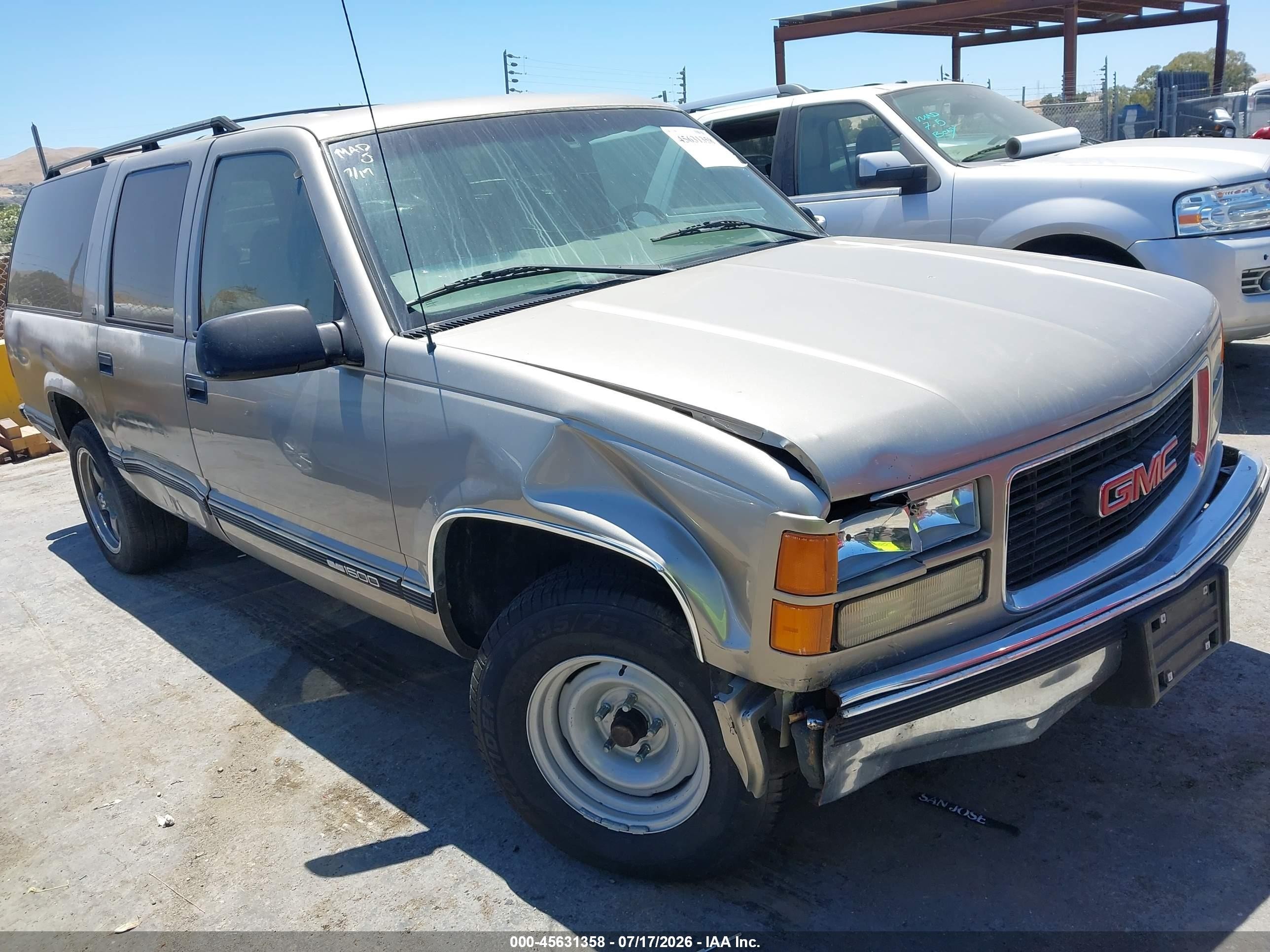1999 GMC Suburban, VIN 3GKEC16R7XG538830 — Normal wear