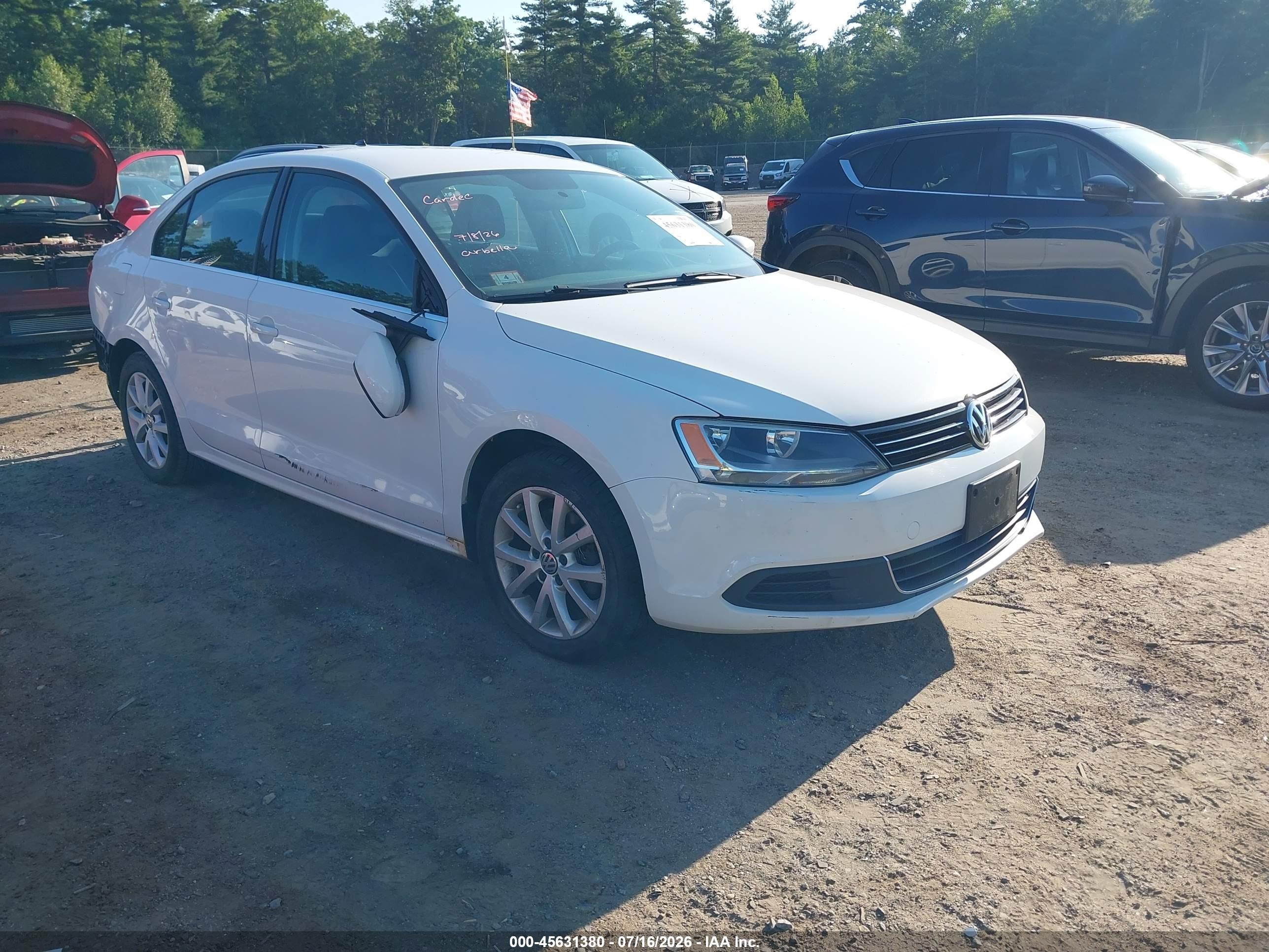 2013 Volkswagen Jetta SE, VIN 3VWBX7AJ1DM401044 — Rear end