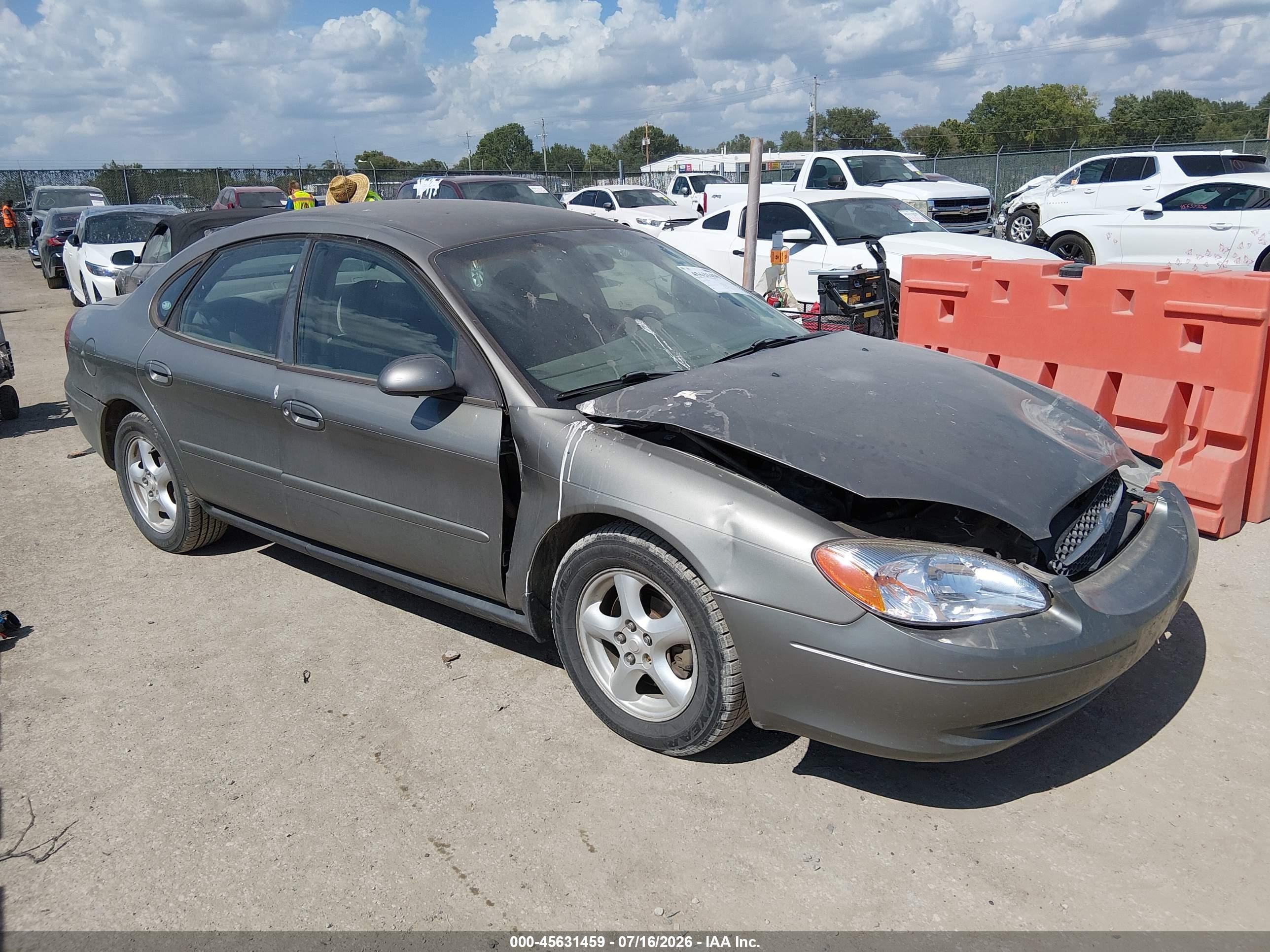 2003 Ford Taurus SES Standard, VIN 1FAFP55U13G154801 — Front end