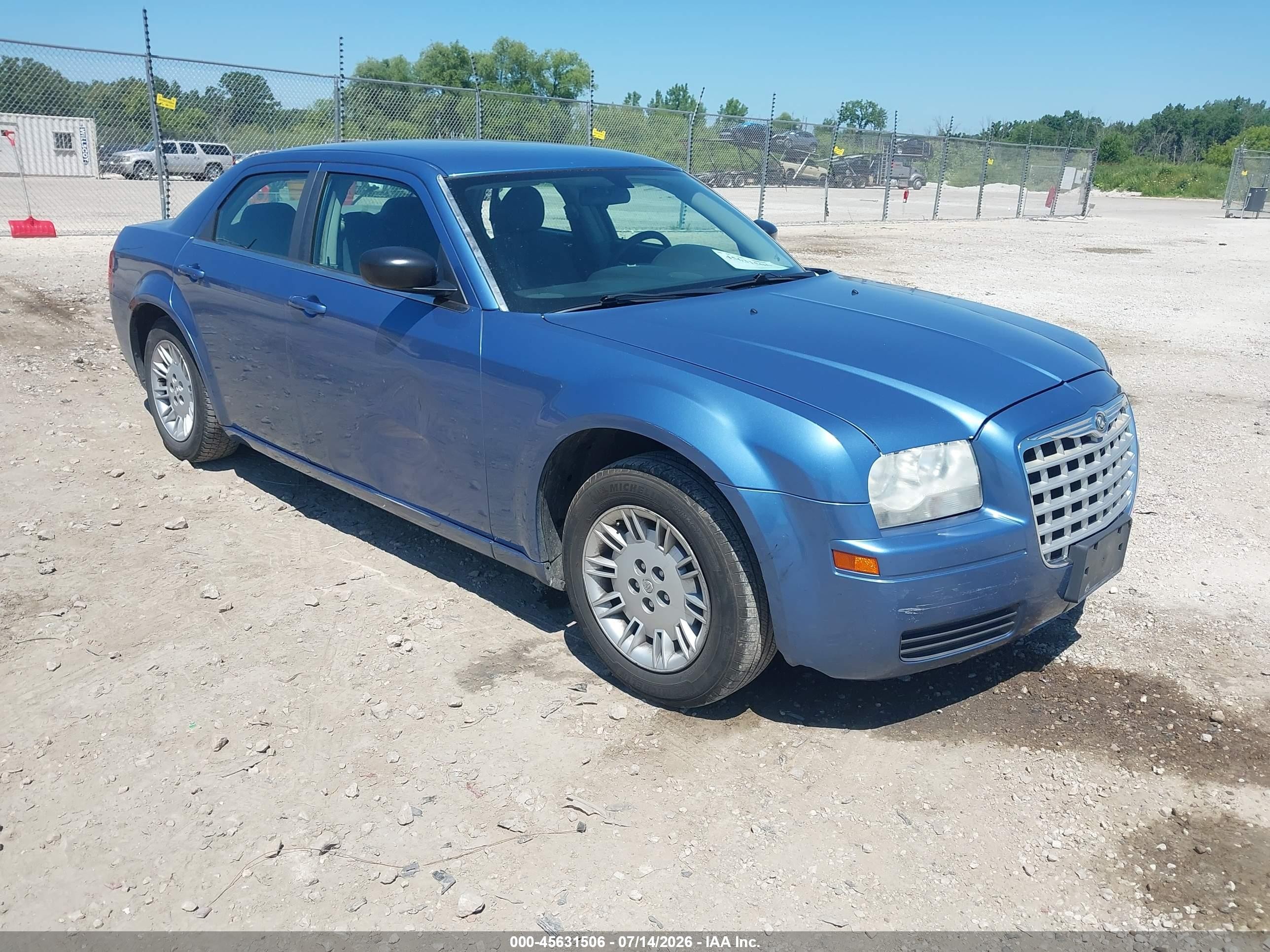 2007 Chrysler 300, VIN 2C3KA43R27H829735 — Side
