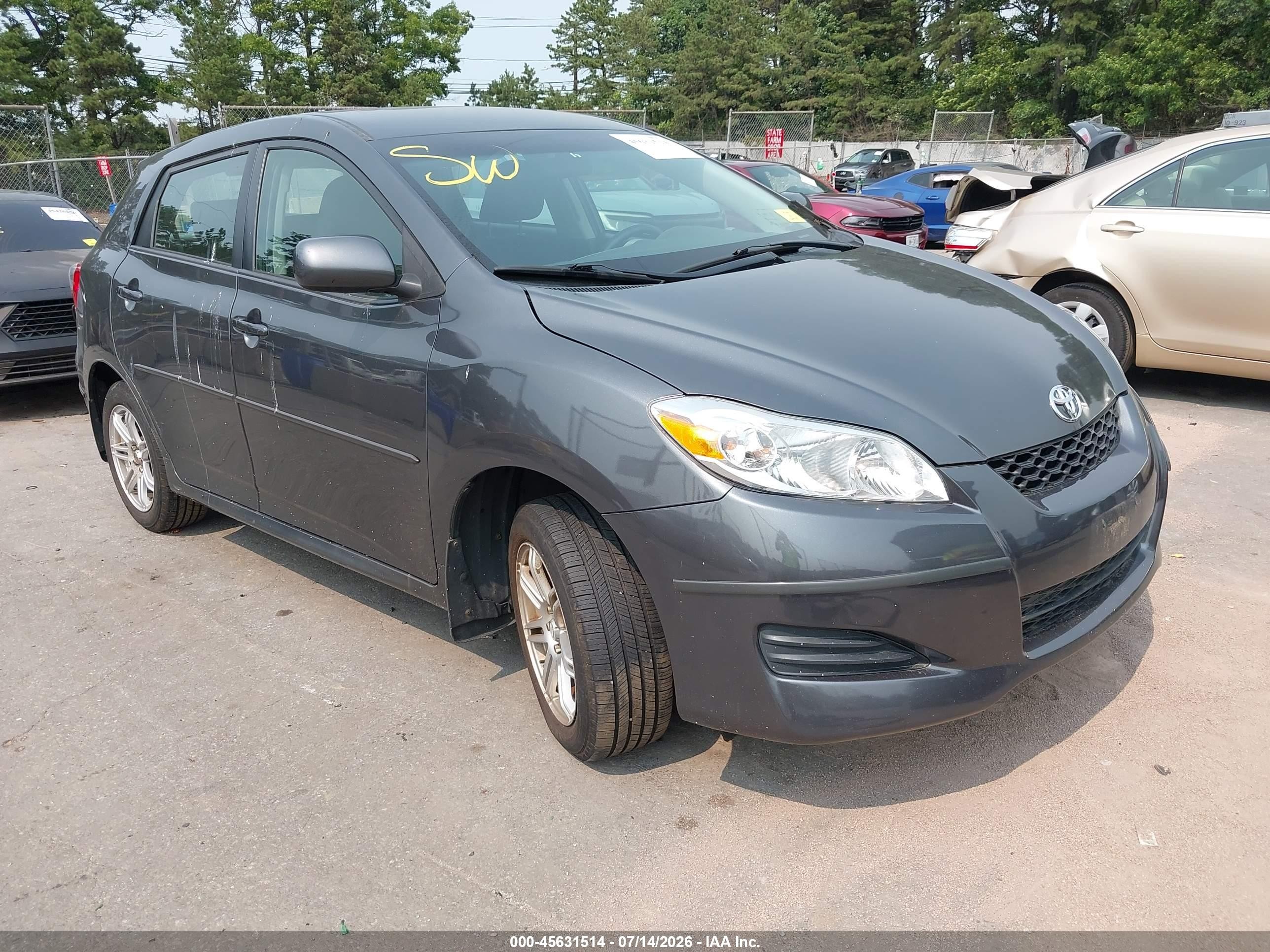 2009 Toyota Matrix, VIN 2T1KU40E49C135467 — Front end