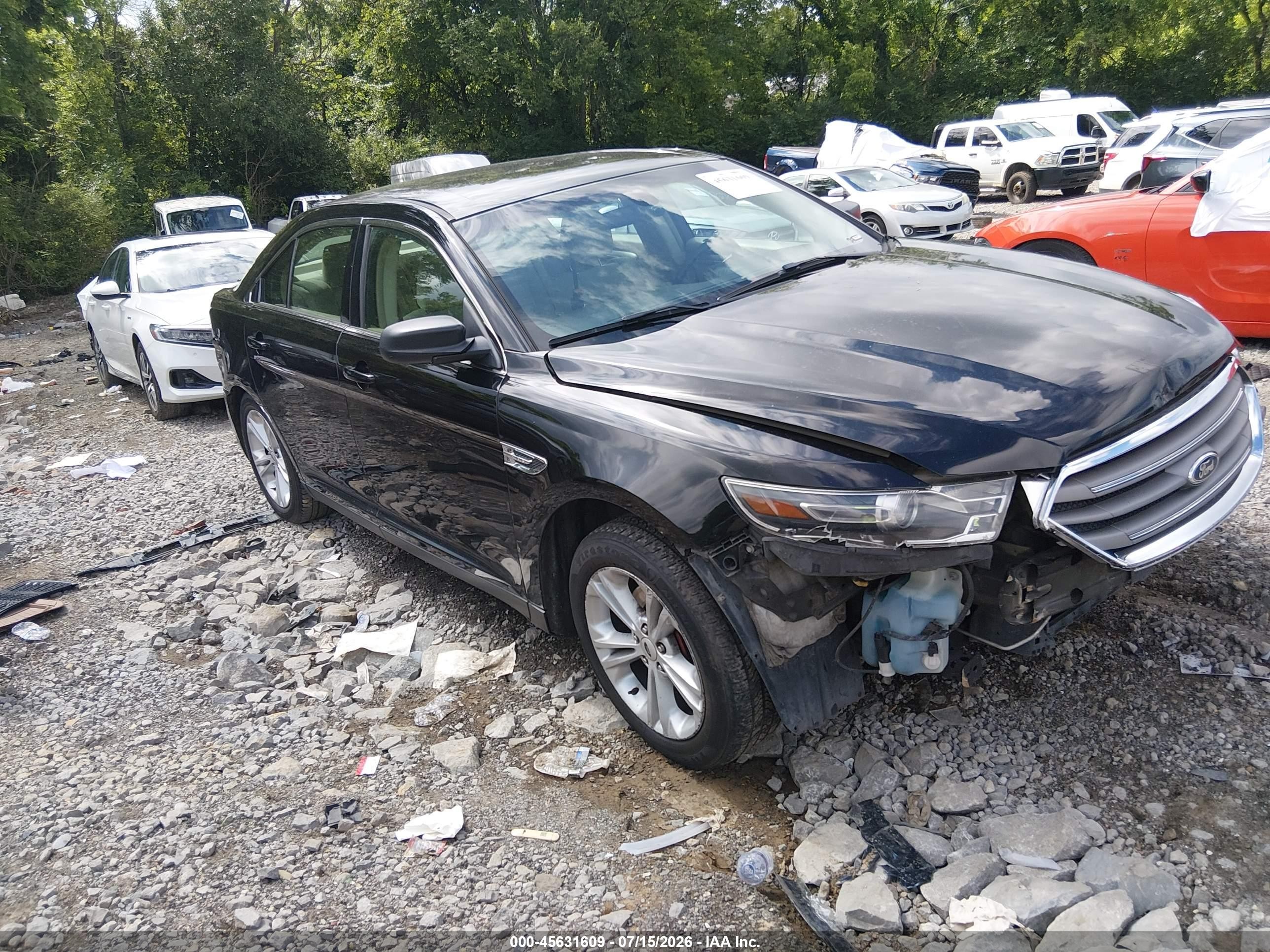 2016 Ford Taurus SE, VIN 1FAHP2D85GG104792 — Перед