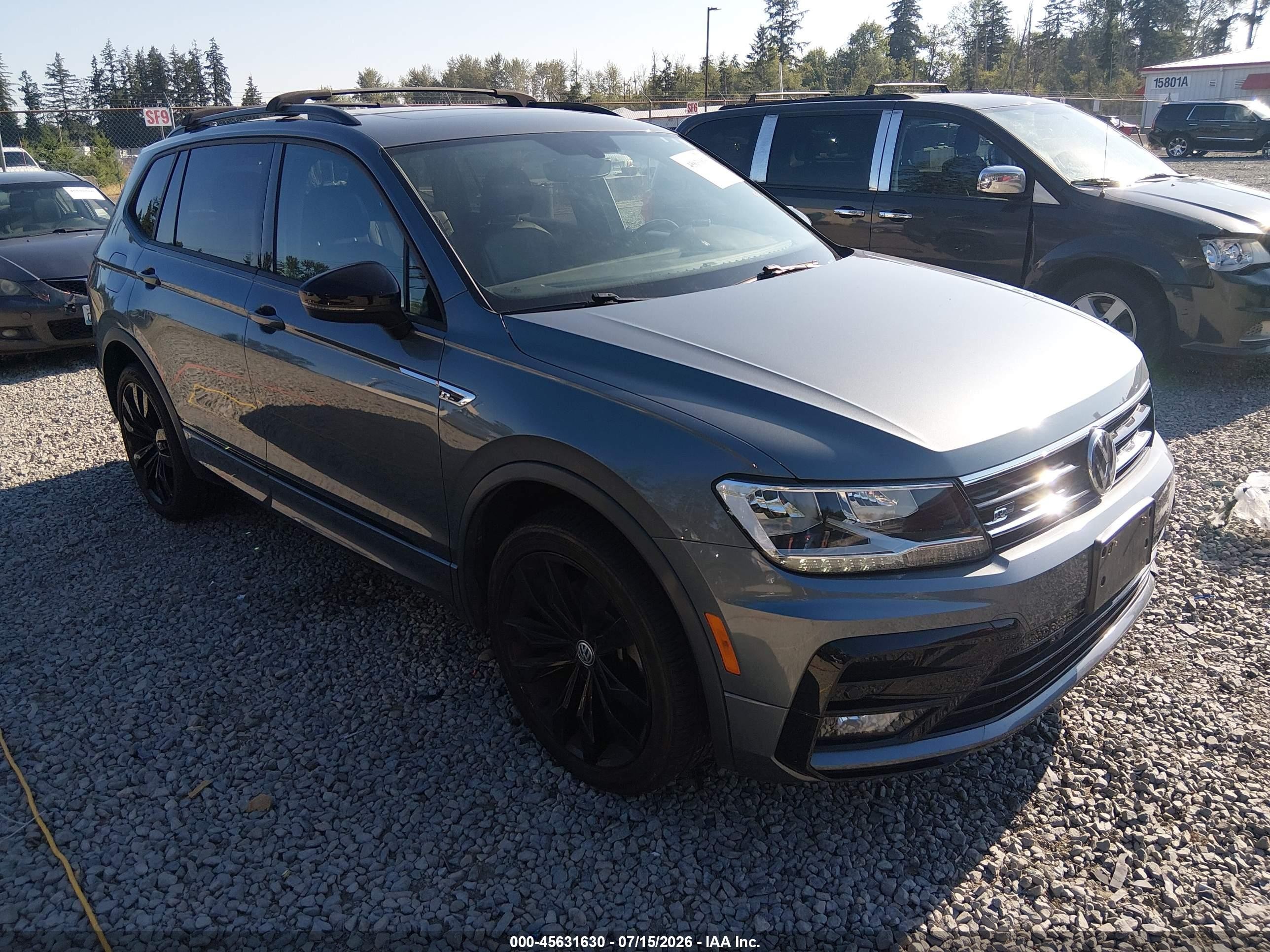 2020 Volkswagen Tiguan SE, VIN 3VV2B7AX8LM107596 — Rear end