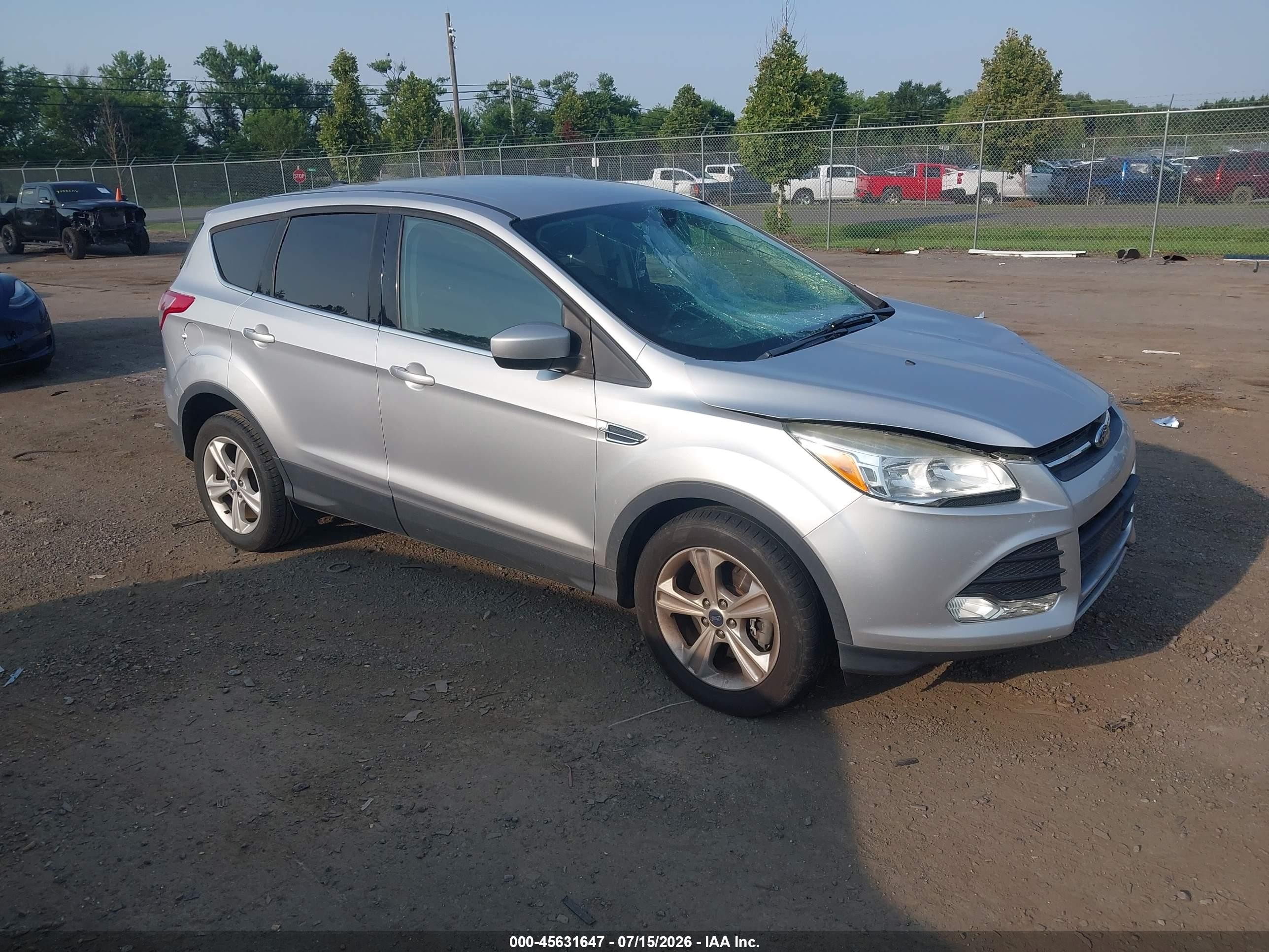 2015 Ford Escape SE, VIN 1FMCU0G93FUC90057 — Front end