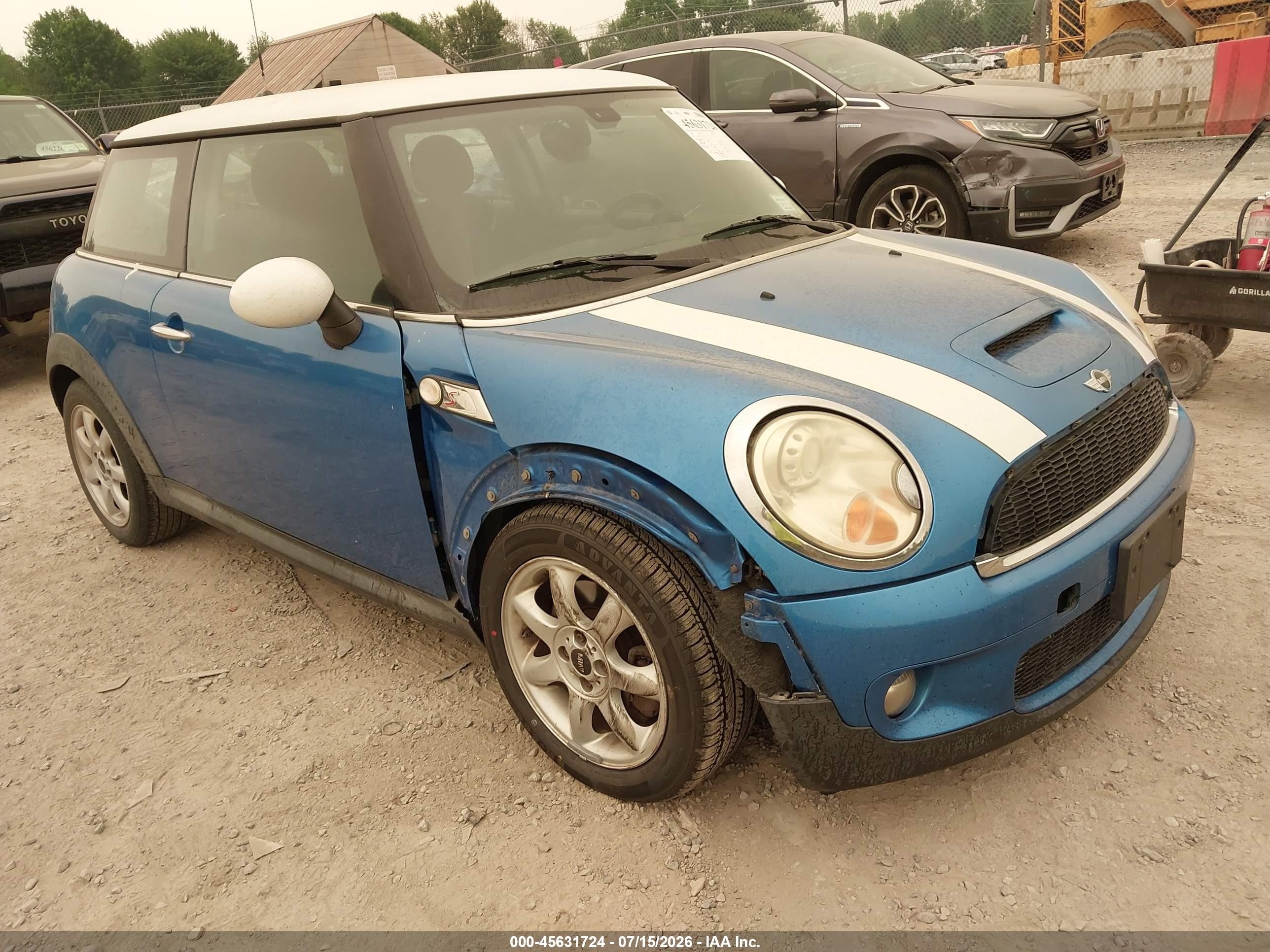 2008 MINI Hardtop S, VIN WMWMF73508TV35868 — Перед