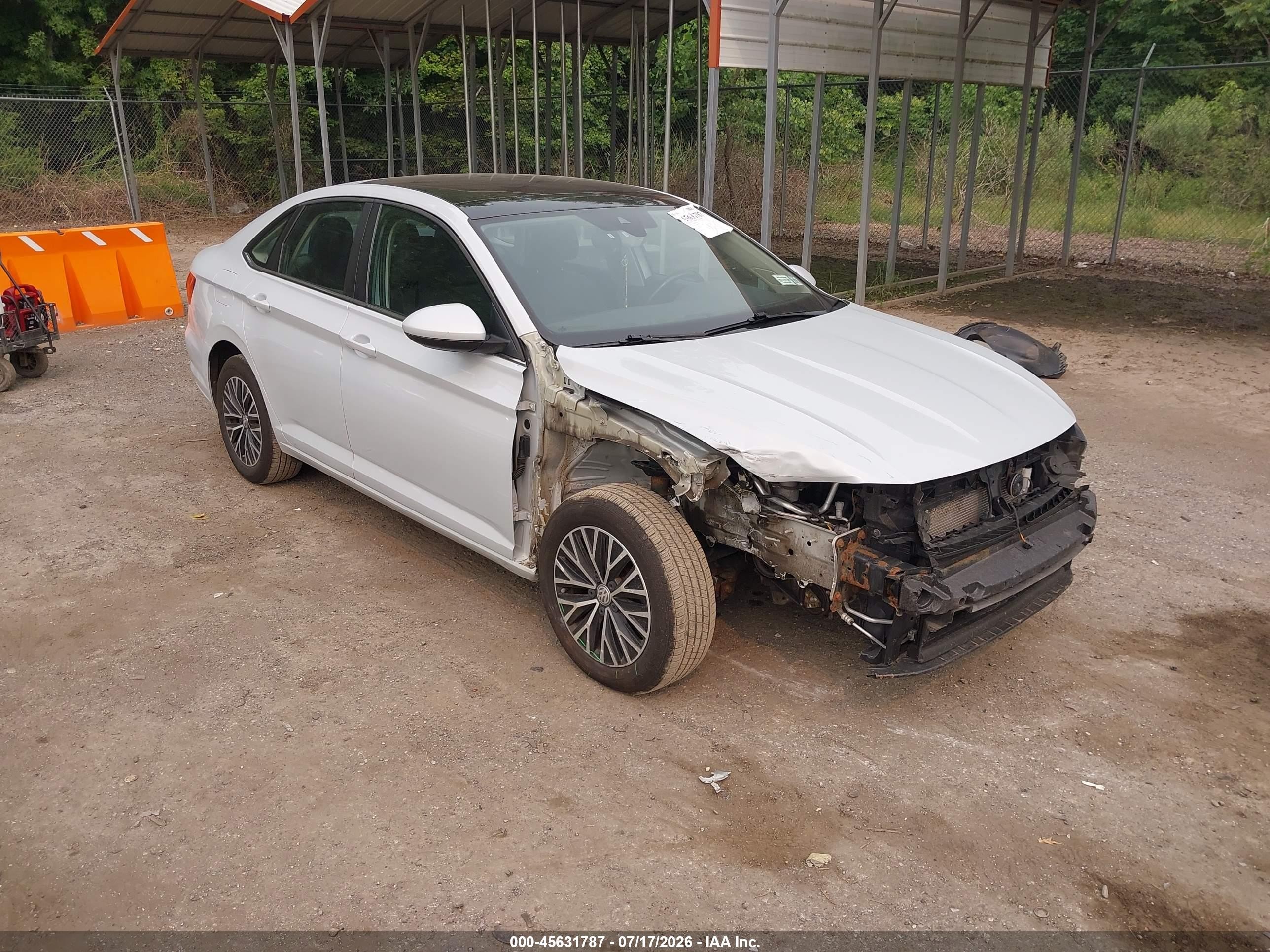 2019 Volkswagen Jetta SEL, VIN 3VWE57BU3KM062828 — Перед