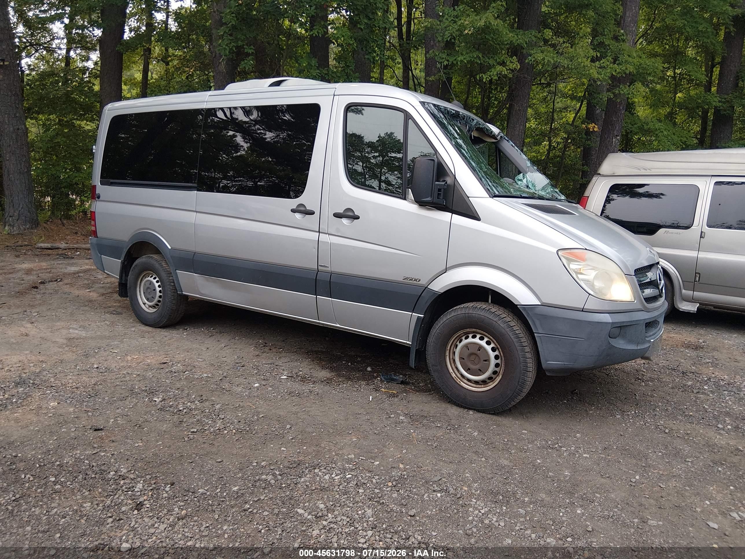 2011 Mercedes-Benz Sprinter Passenger, VIN WDZPE7CC7B5553846 — Roof