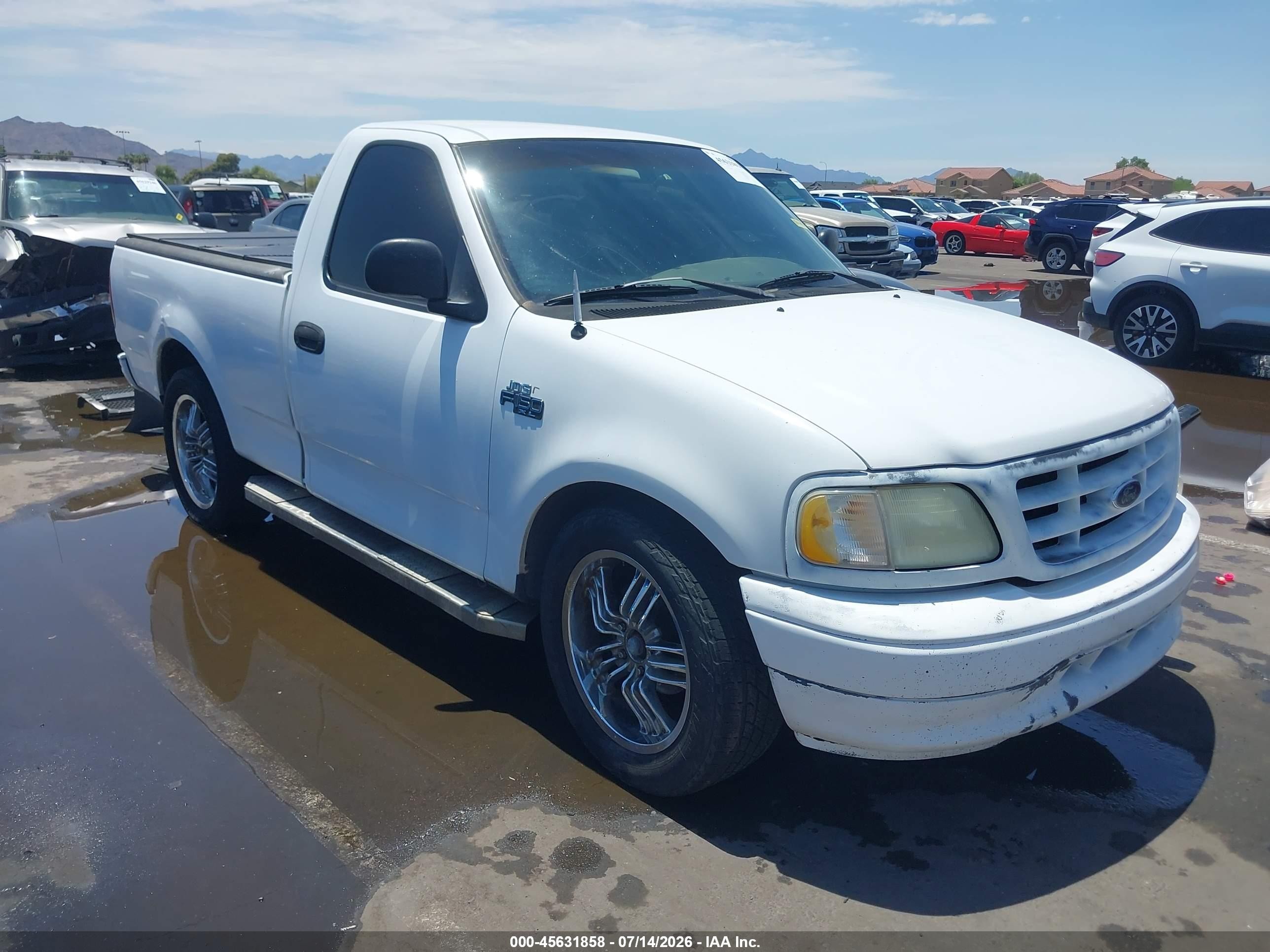 2003 Ford F-150 XL, VIN 1FTRF17293NB20096 — Перед