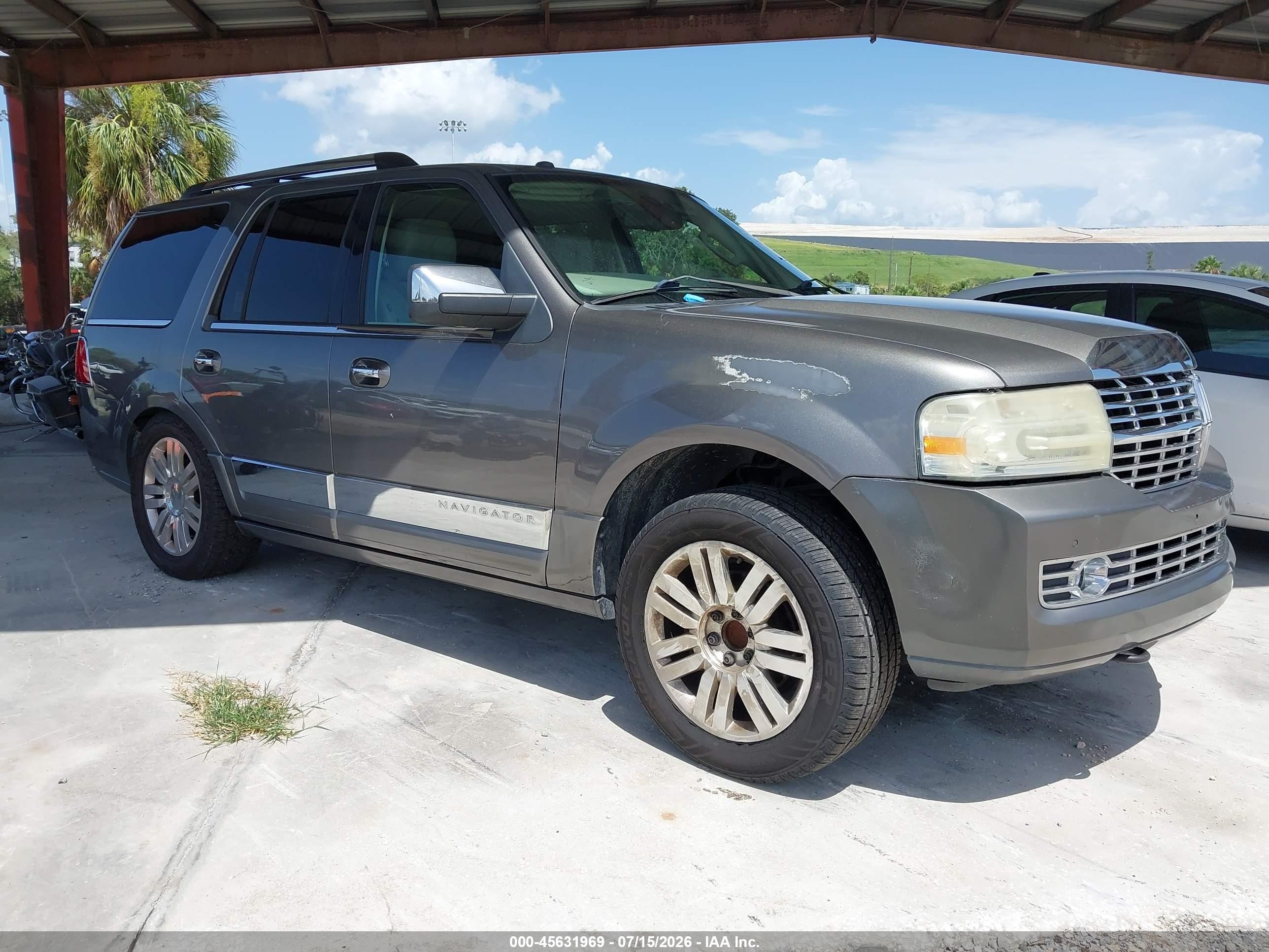 2013 Lincoln Navigator, VIN 5LMJJ2H5XDEL04838 — Normal wear