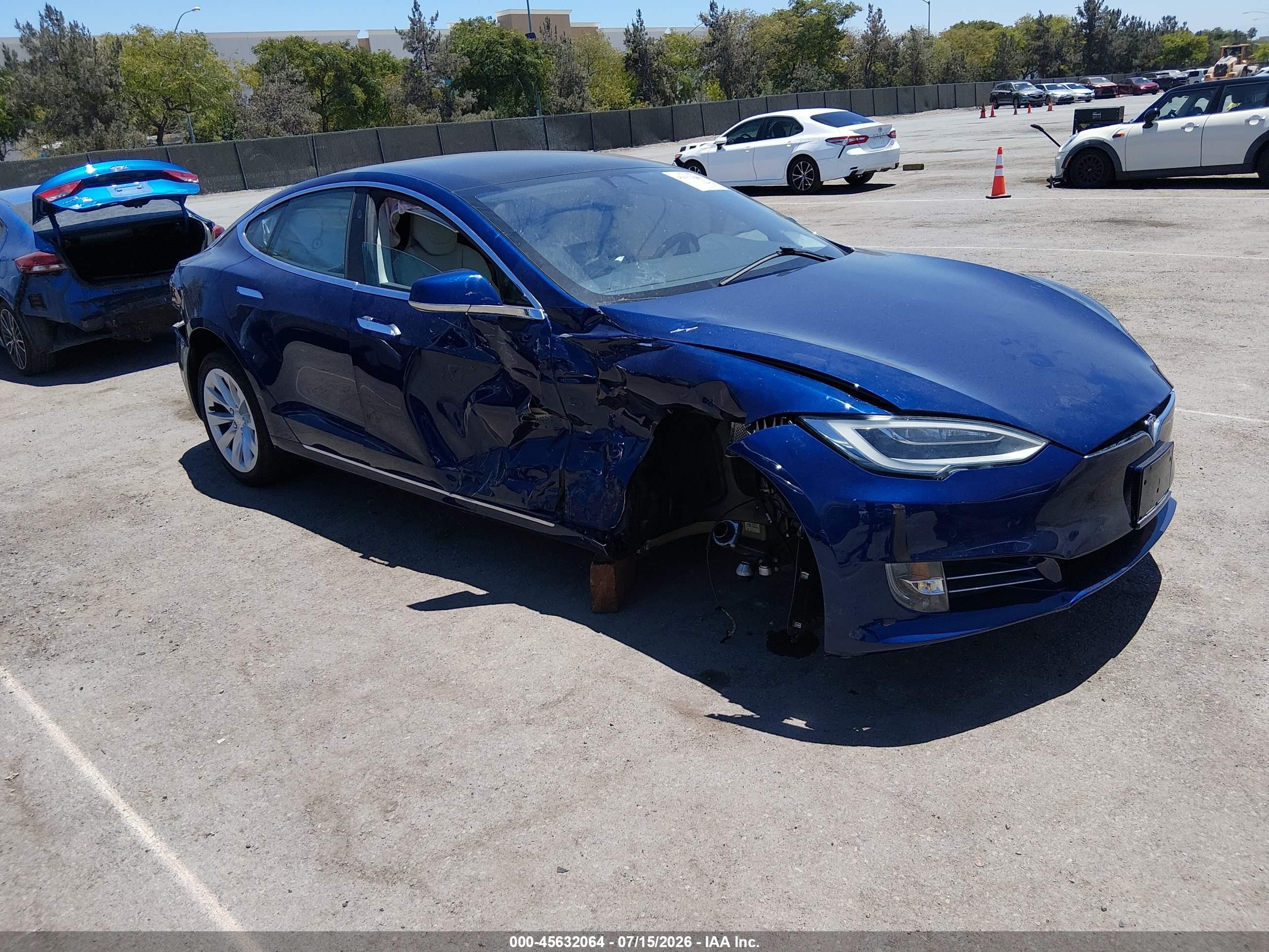 2018 Tesla Model S 75D, VIN 5YJSA1E26JF295646 — Side