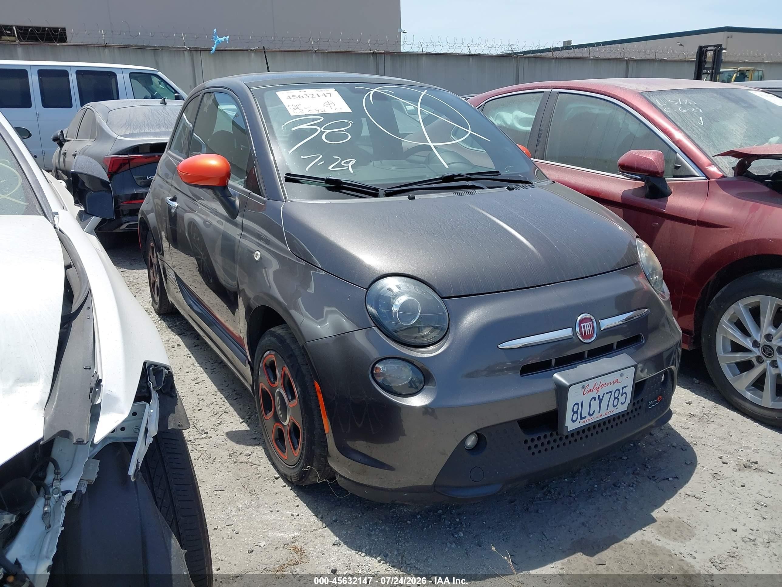 2016 FIAT 500e, VIN 3C3CFFGE6GT121973 — Rear end