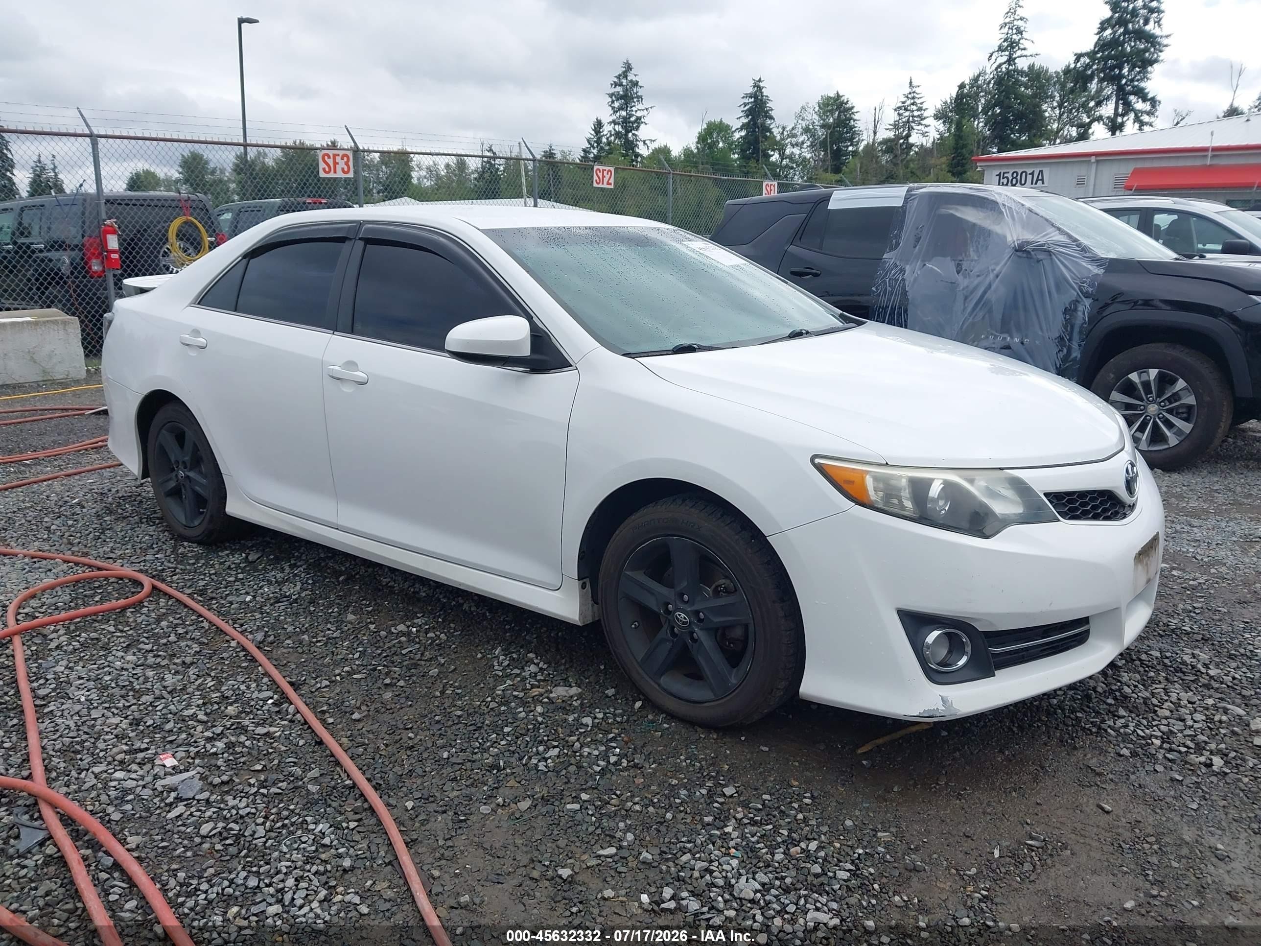 2014 Toyota Camry LE, VIN 4T1BF1FK3EU401544 — Rear end