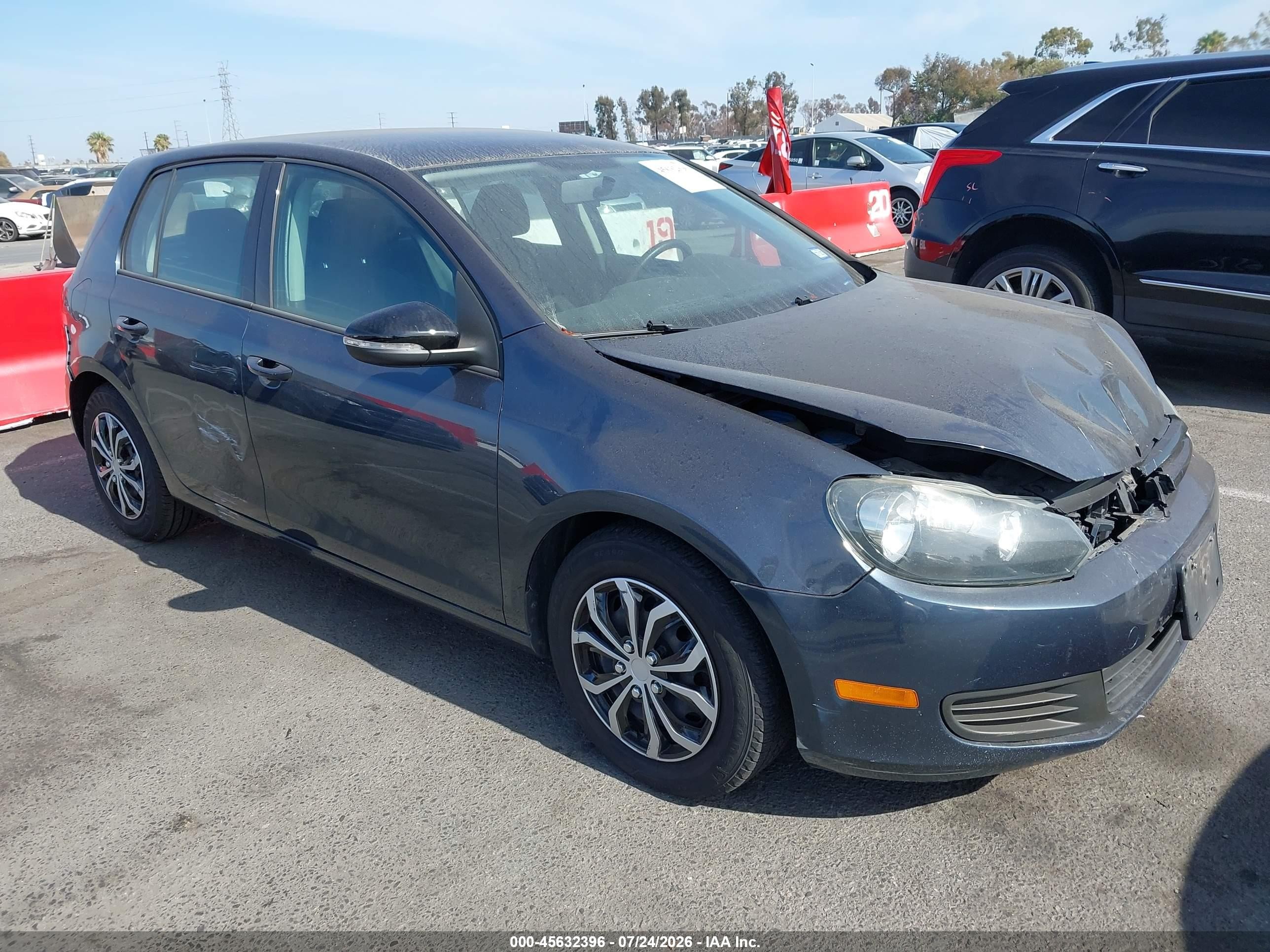 2014 Volkswagen Golf, VIN WVWDB7AJ8EW006192 — Front end