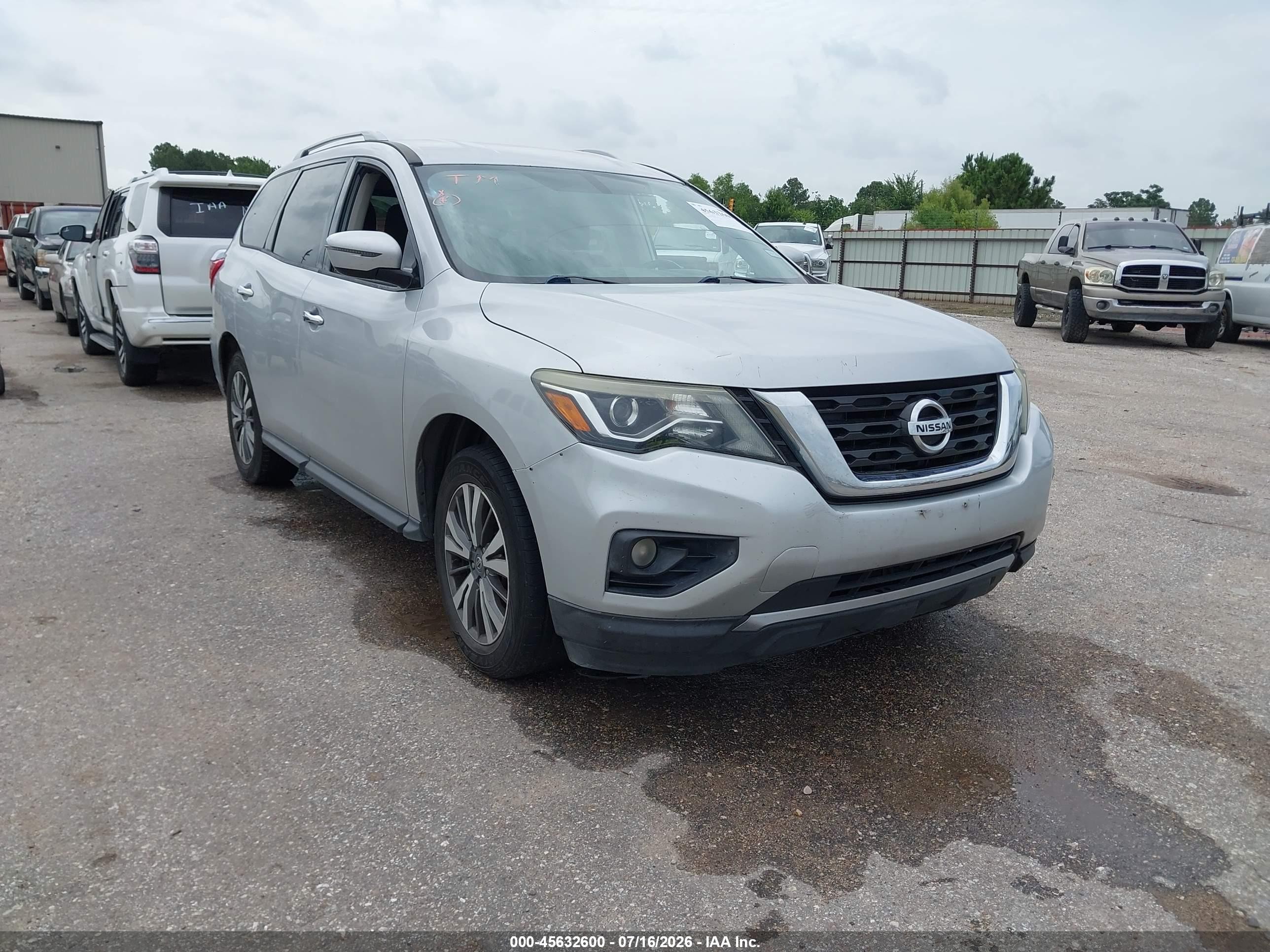 2017 Nissan Pathfinder SL, VIN 5N1DR2MN8HC614499 — Normal wear