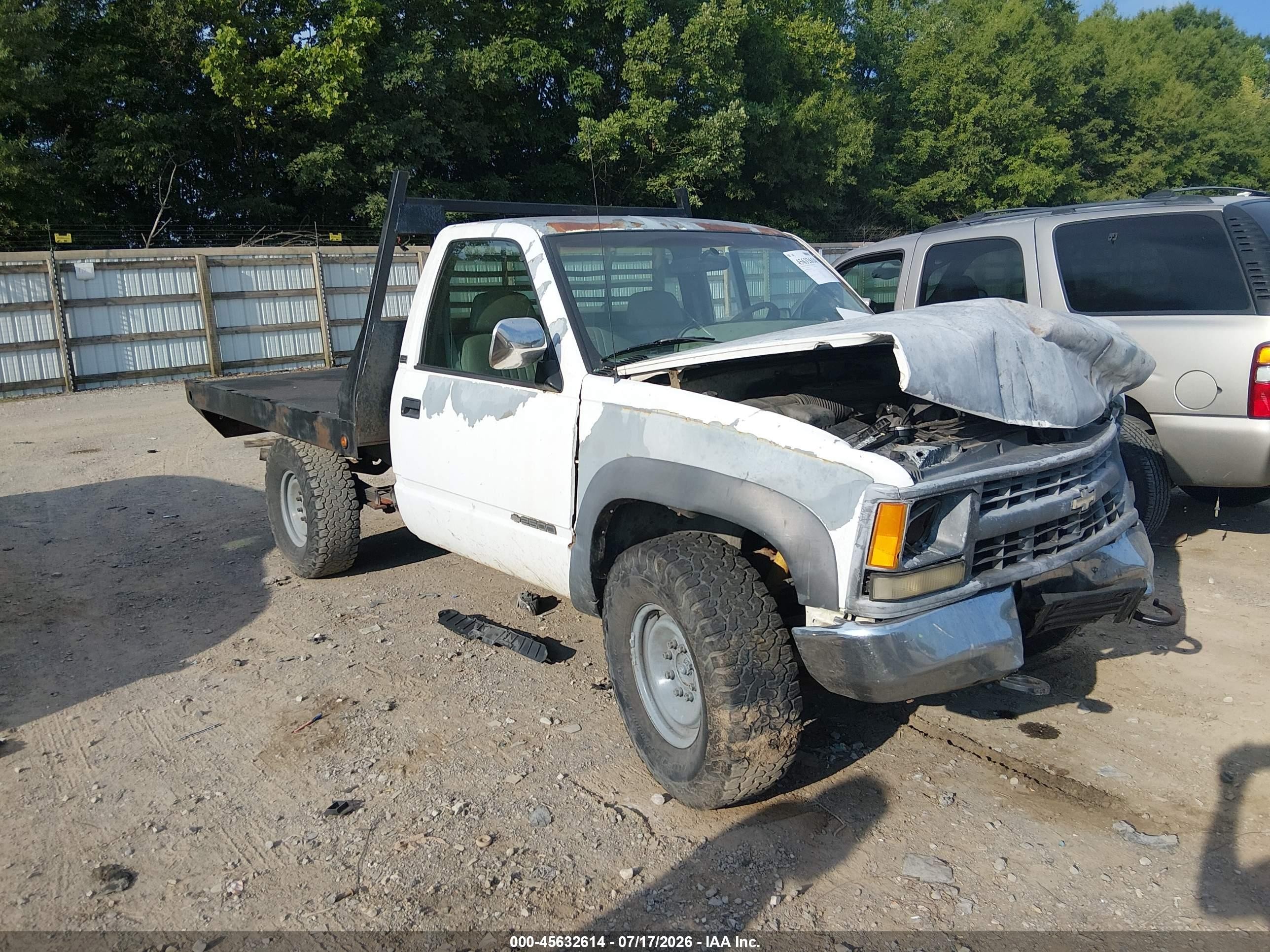 1995 Chevrolet K2500, VIN 1GBGK24KXSE195454 — Front end