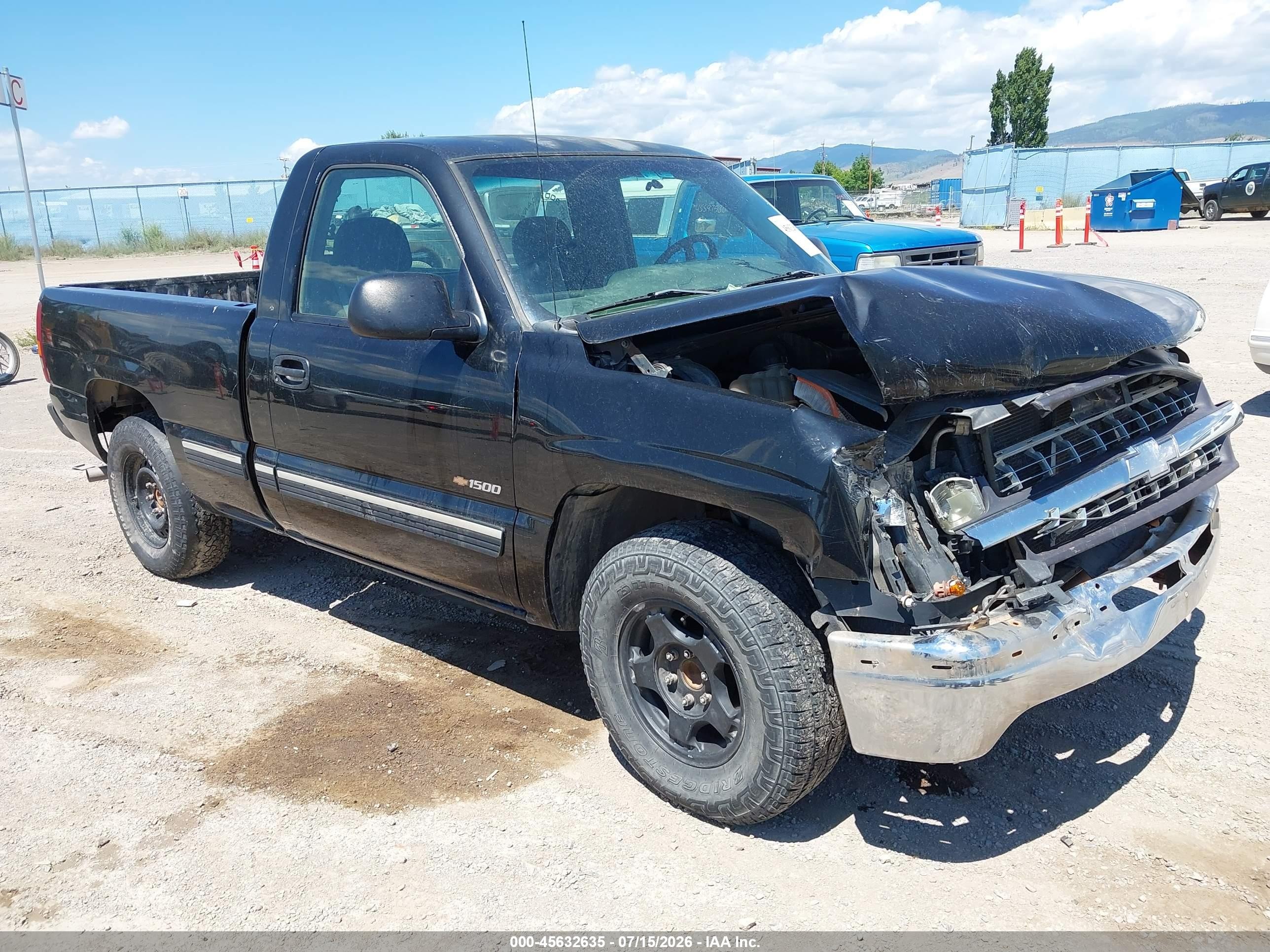 2002 Chevrolet Silverado 1500, VIN 1GCEC14W72Z326457 — Front end