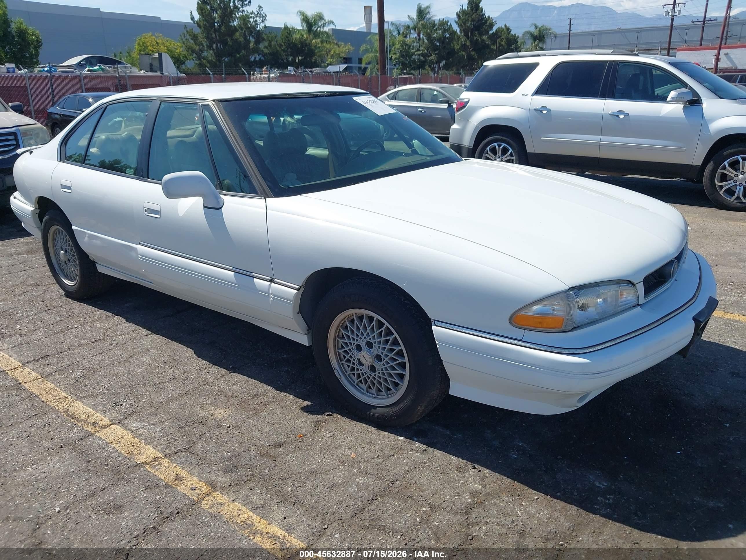 1993 Pontiac Bonneville SE, VIN 1G2HX53LXP1299572 — Бок