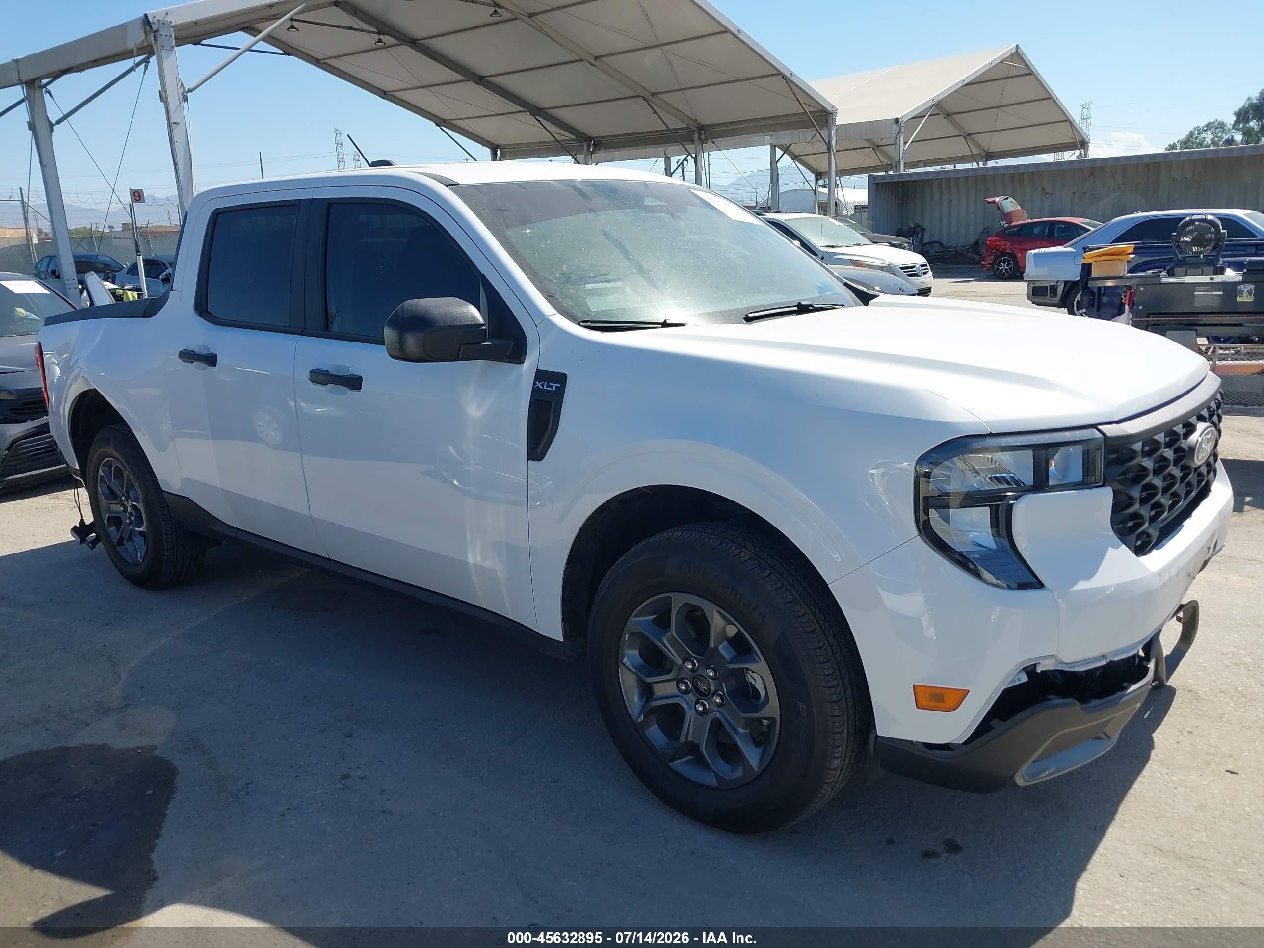 2025 Ford Maverick XLT, VIN 3FTTW8J34SRA03344 — Front end