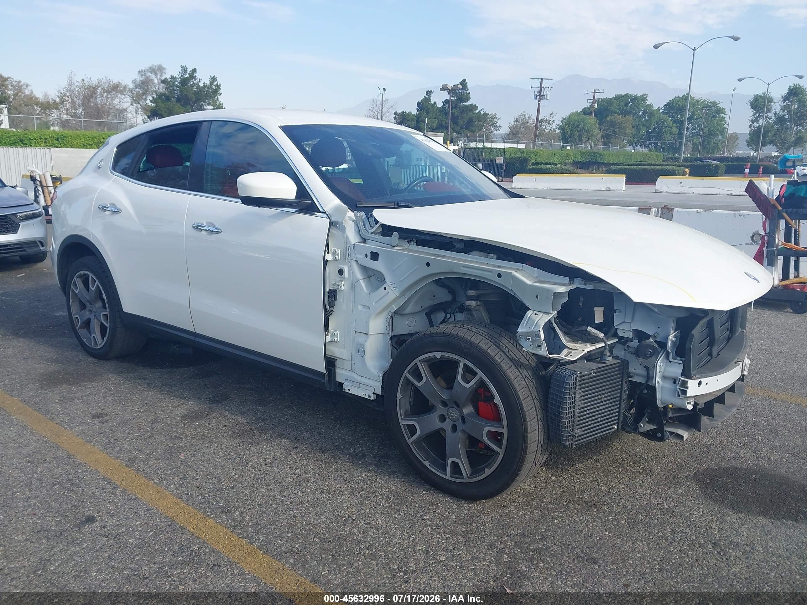 2018 Maserati Levante, VIN ZN661XUAXJX270265 — Front end