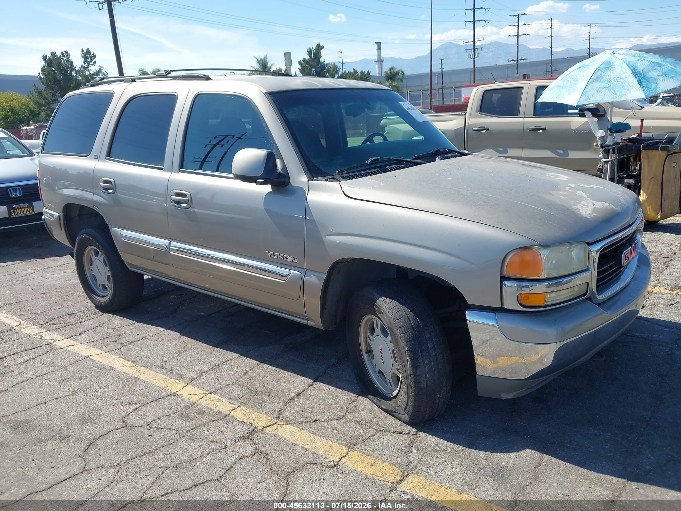 2002 GMC Yukon SLE, VIN 1GKEC13V32R128679 — Side
