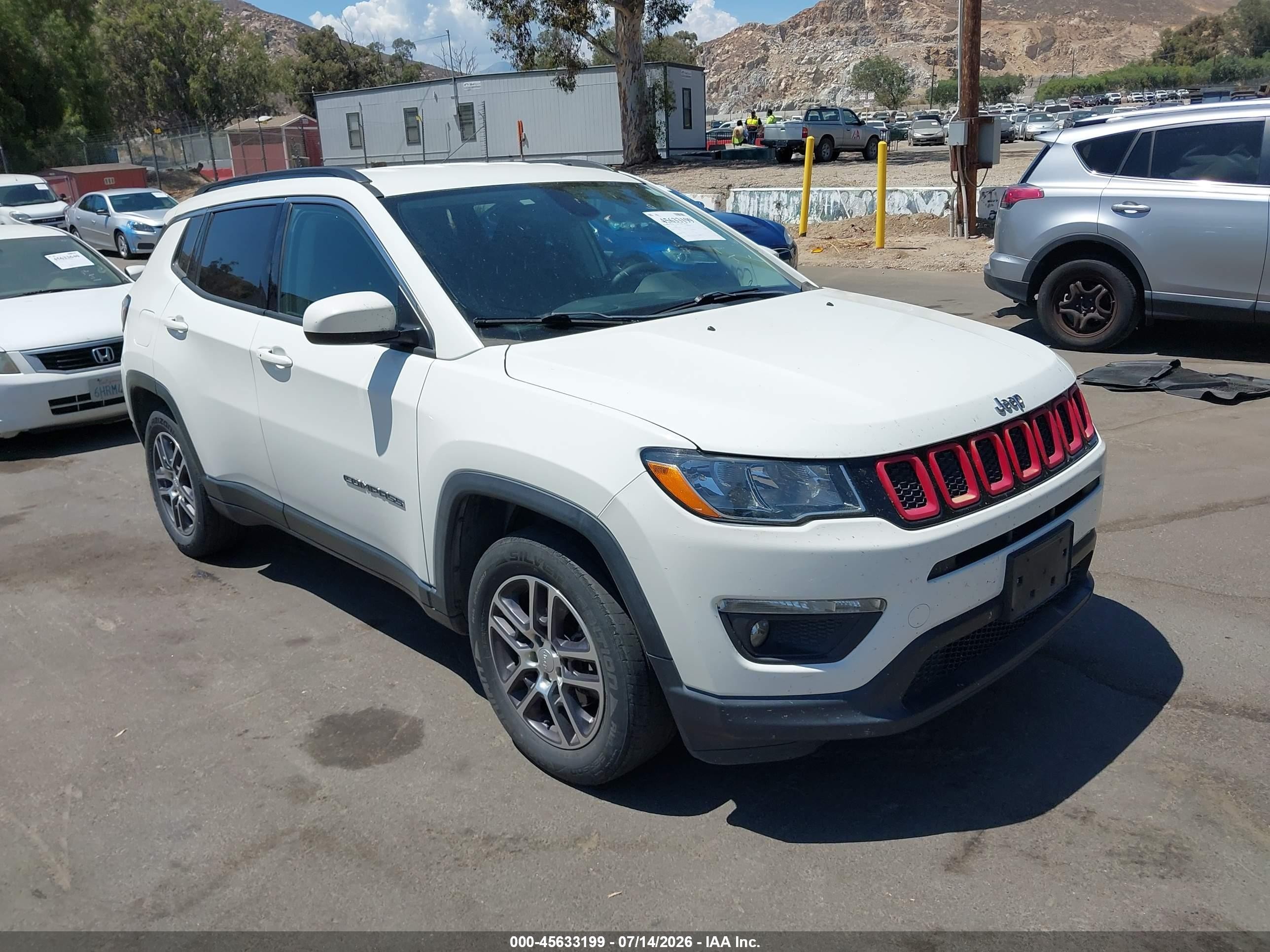 2018 Jeep Compass Latitude, VIN 3C4NJCBB9JT182420 — Normal wear