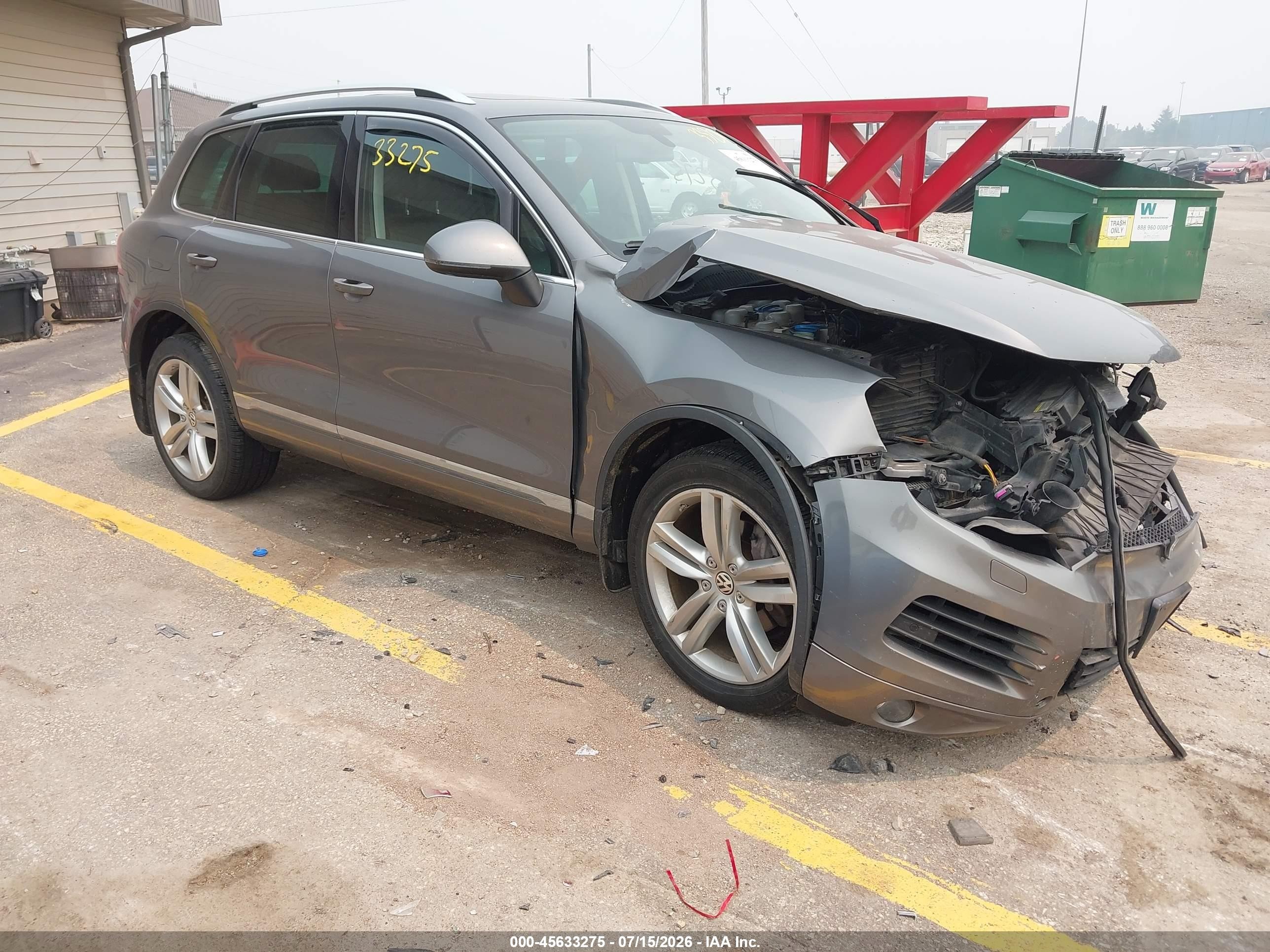 2013 Volkswagen Touareg Sport, VIN WVGEP9BP2DD005999 — Front end