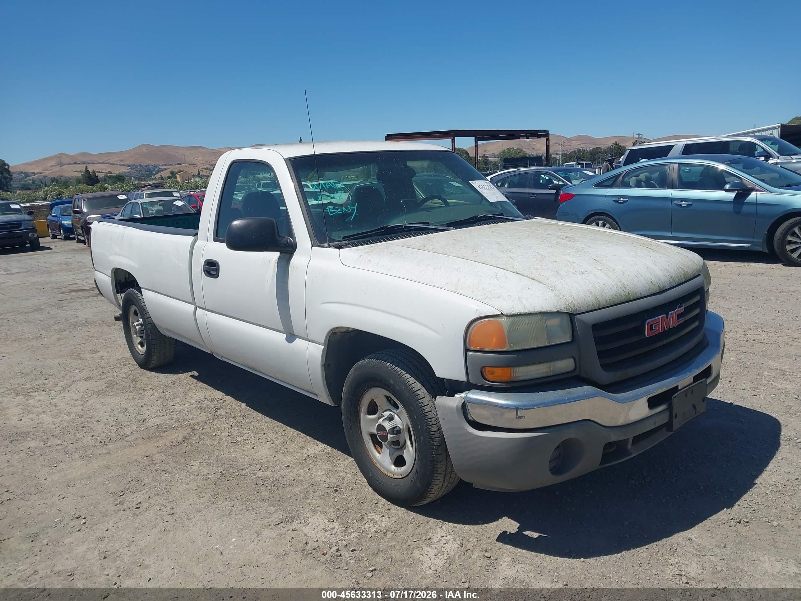 2004 GMC Sierra 1500 Work Truck, VIN 1GTEC14V84Z900042 — Normal wear