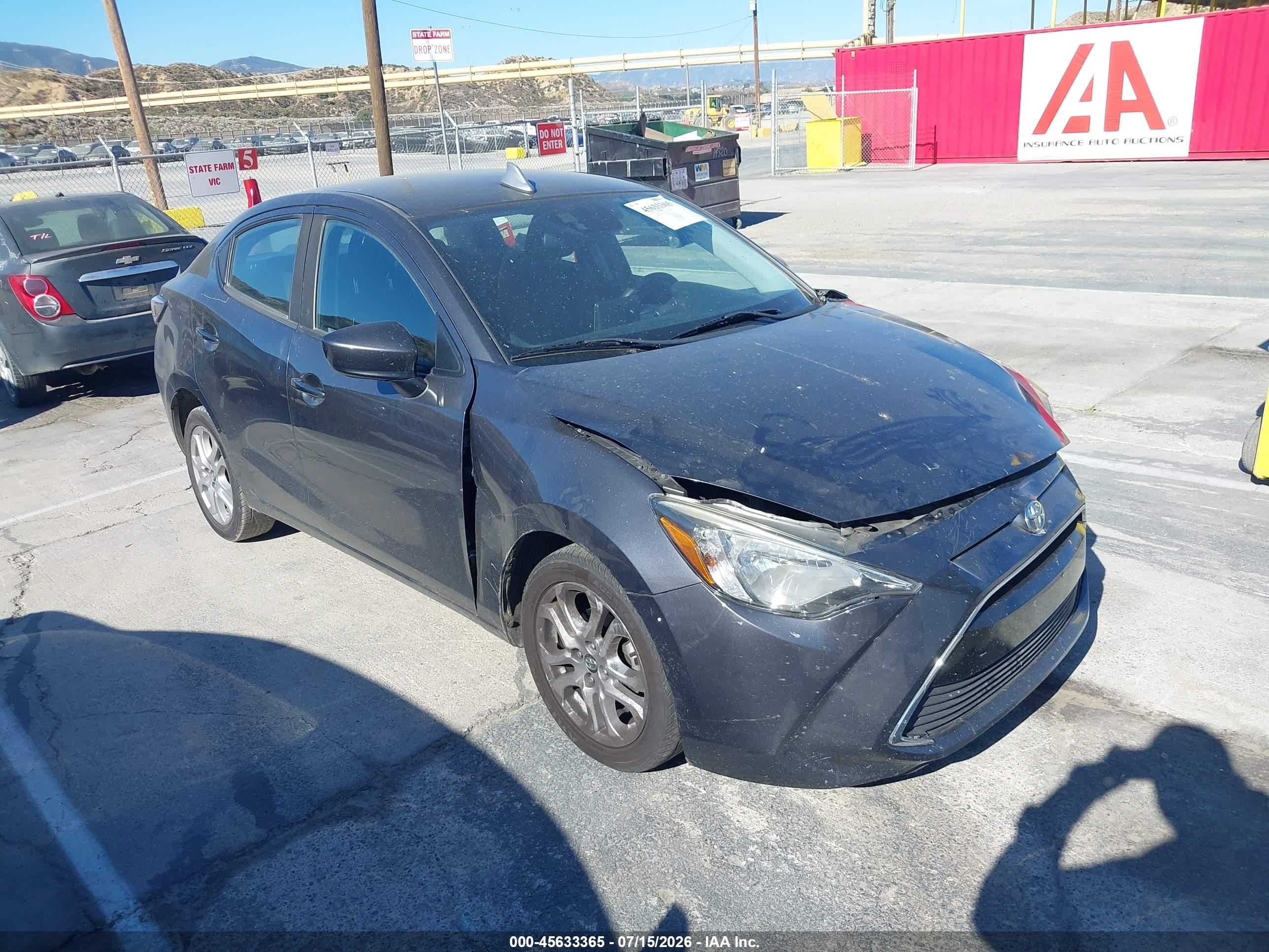 2017 Toyota Yaris, VIN 3MYDLBYV7HY165065 — Front end