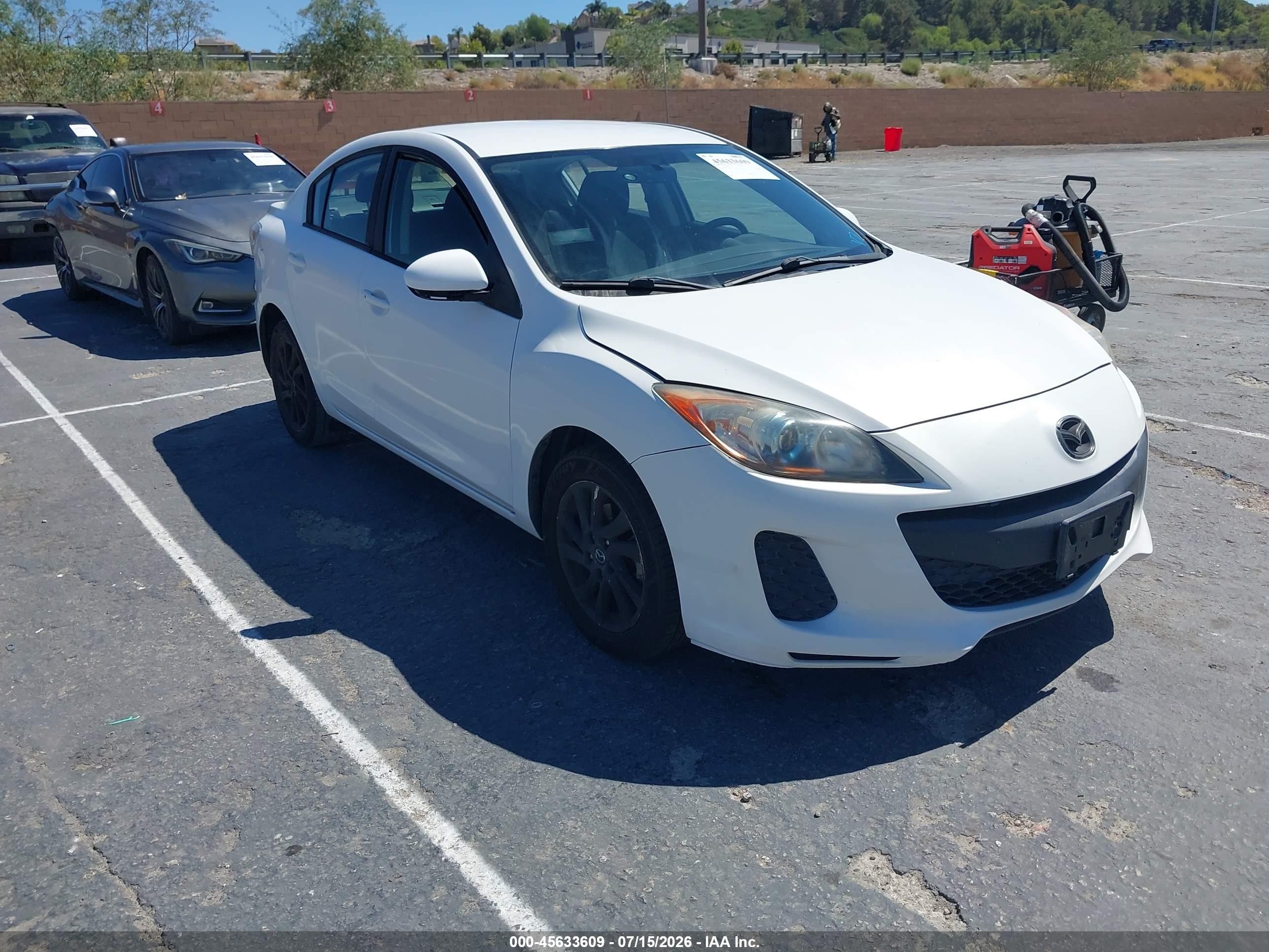 2013 Mazda 3 i Touring, VIN JM1BL1VP5D1778001 — Normal wear