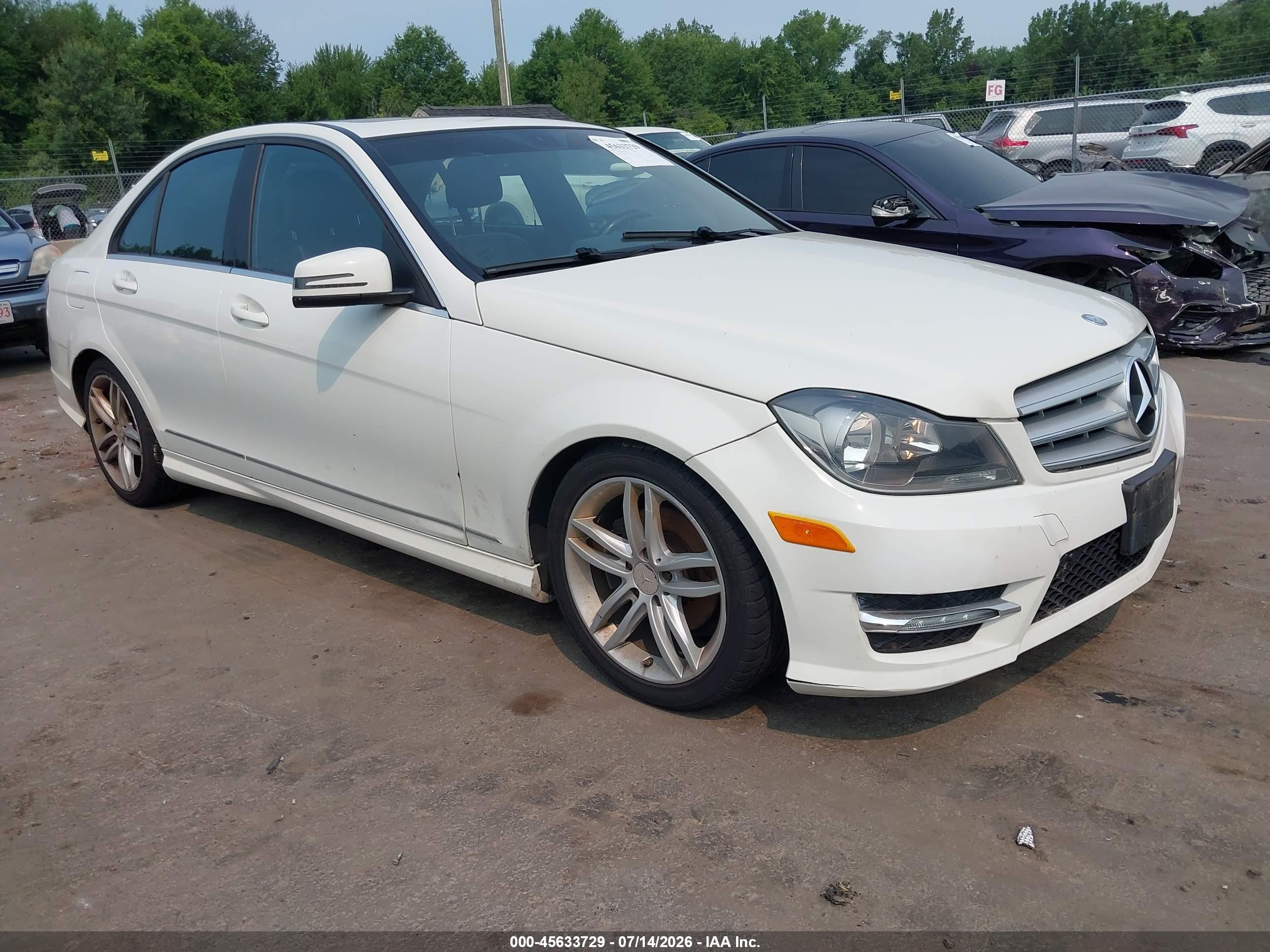 2012 Mercedes-Benz C 300 Sport, VIN WDDGF8BB1CR238049 — Обычный износ