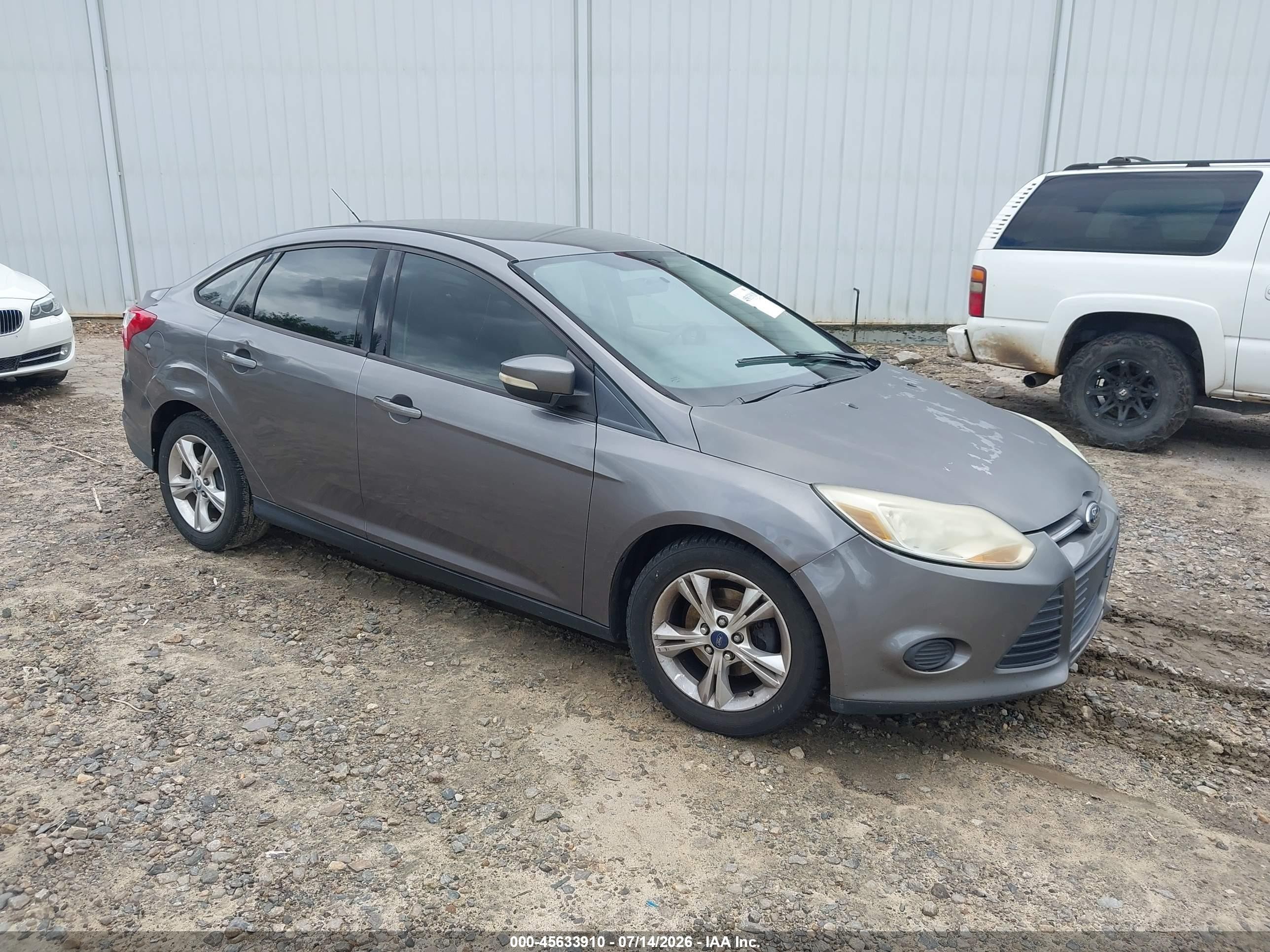 2013 Ford Focus SE, VIN 1FADP3F2XDL136296 — Normal wear