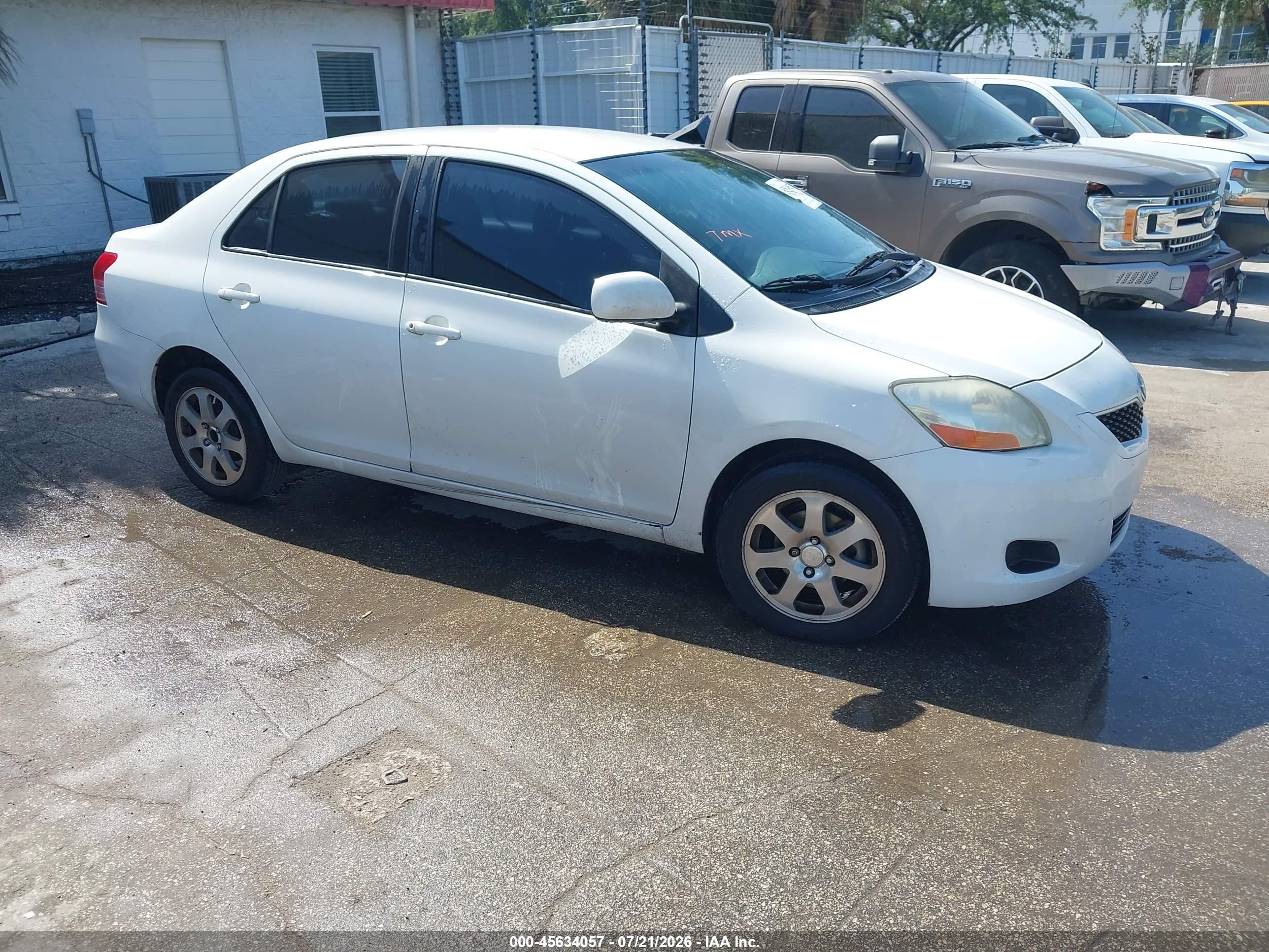 2011 Toyota Yaris, VIN JTDBT9K34BL005151 — Normal wear