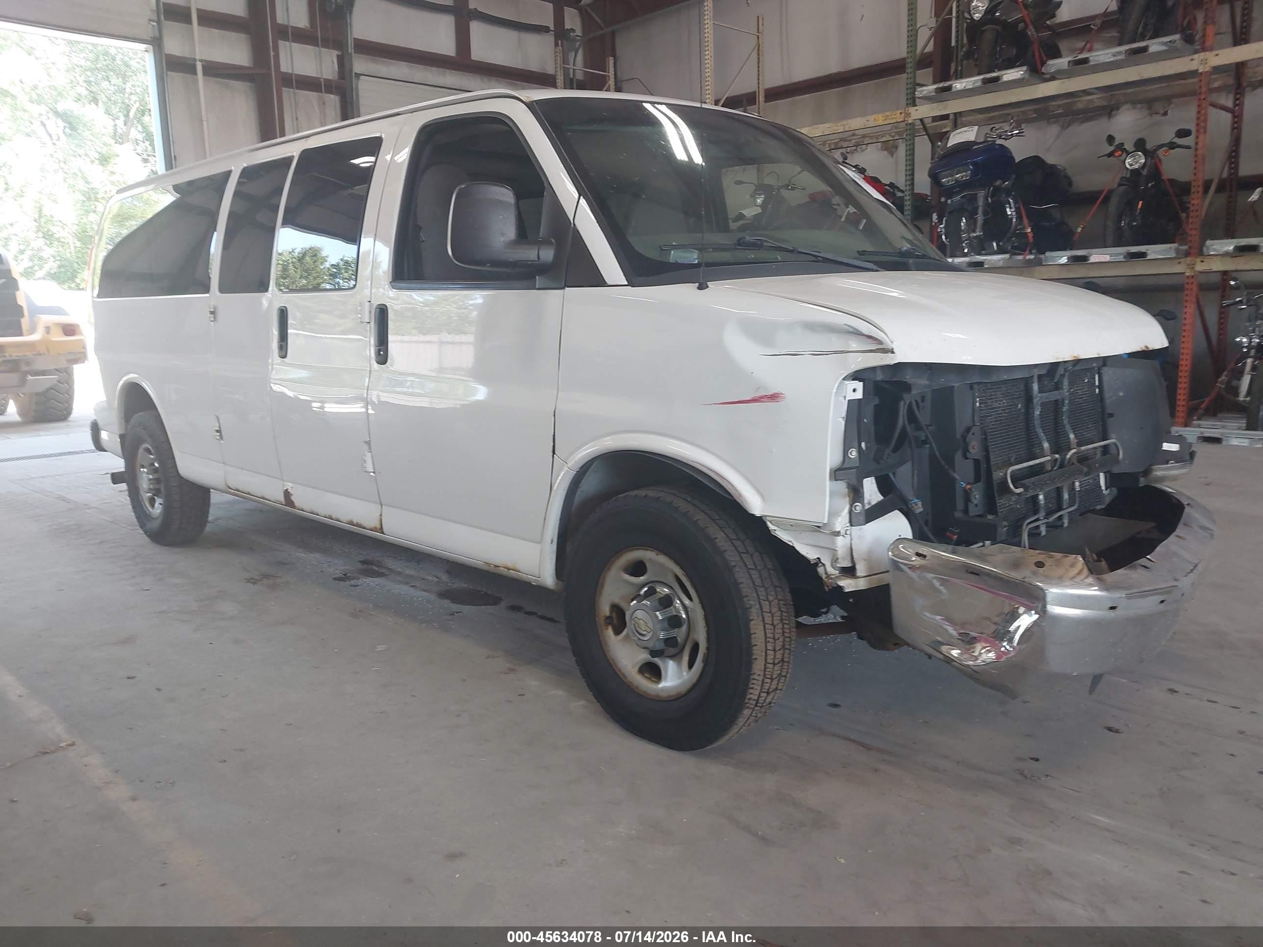 2013 Chevrolet Express Passenger LT, VIN 1GAZG1FG0D1171496 — Front end