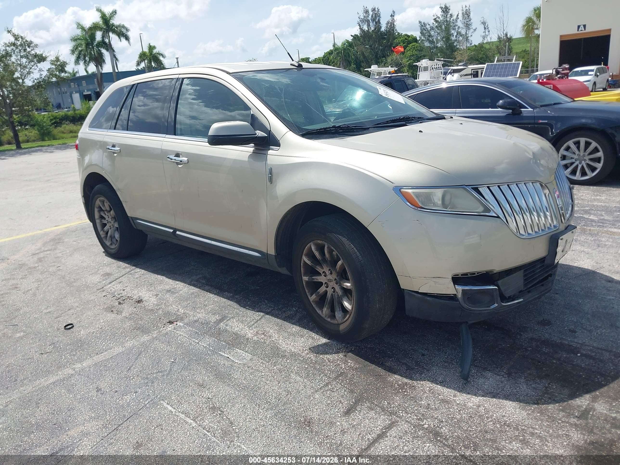 2011 Lincoln MKX, VIN 2LMDJ8JK9BBJ32379 — Front end