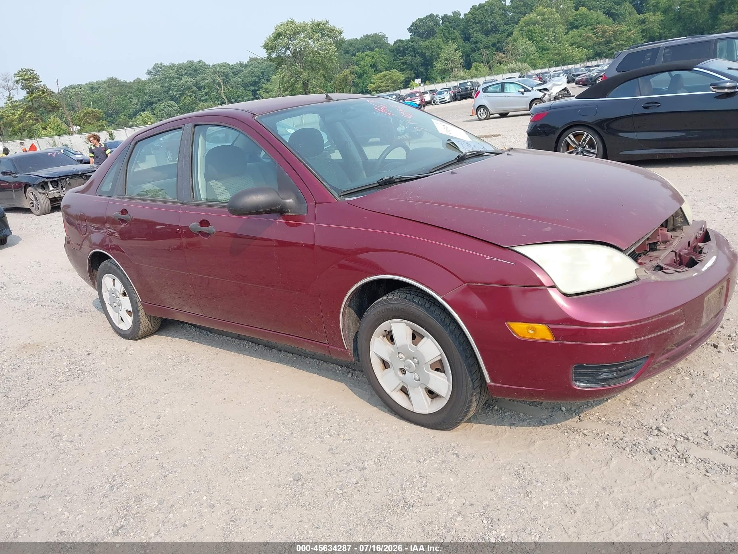 2006 Ford Focus S, VIN 1FAFP34N66W164670 — Перед