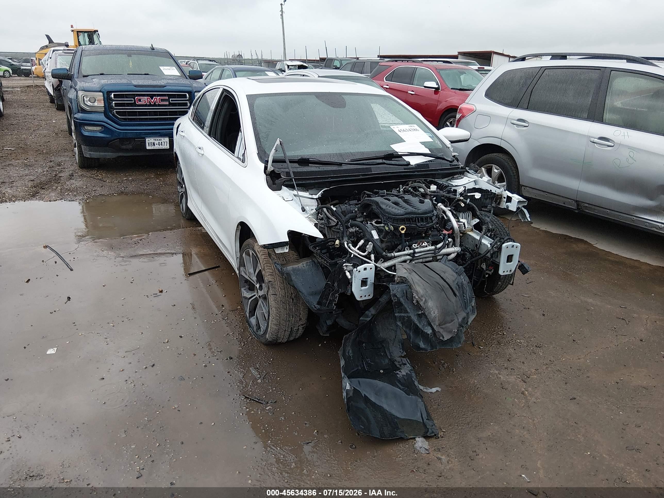 2016 Chrysler 200 C Platinum, VIN 1C3CCCCG1GN163434 — Перед