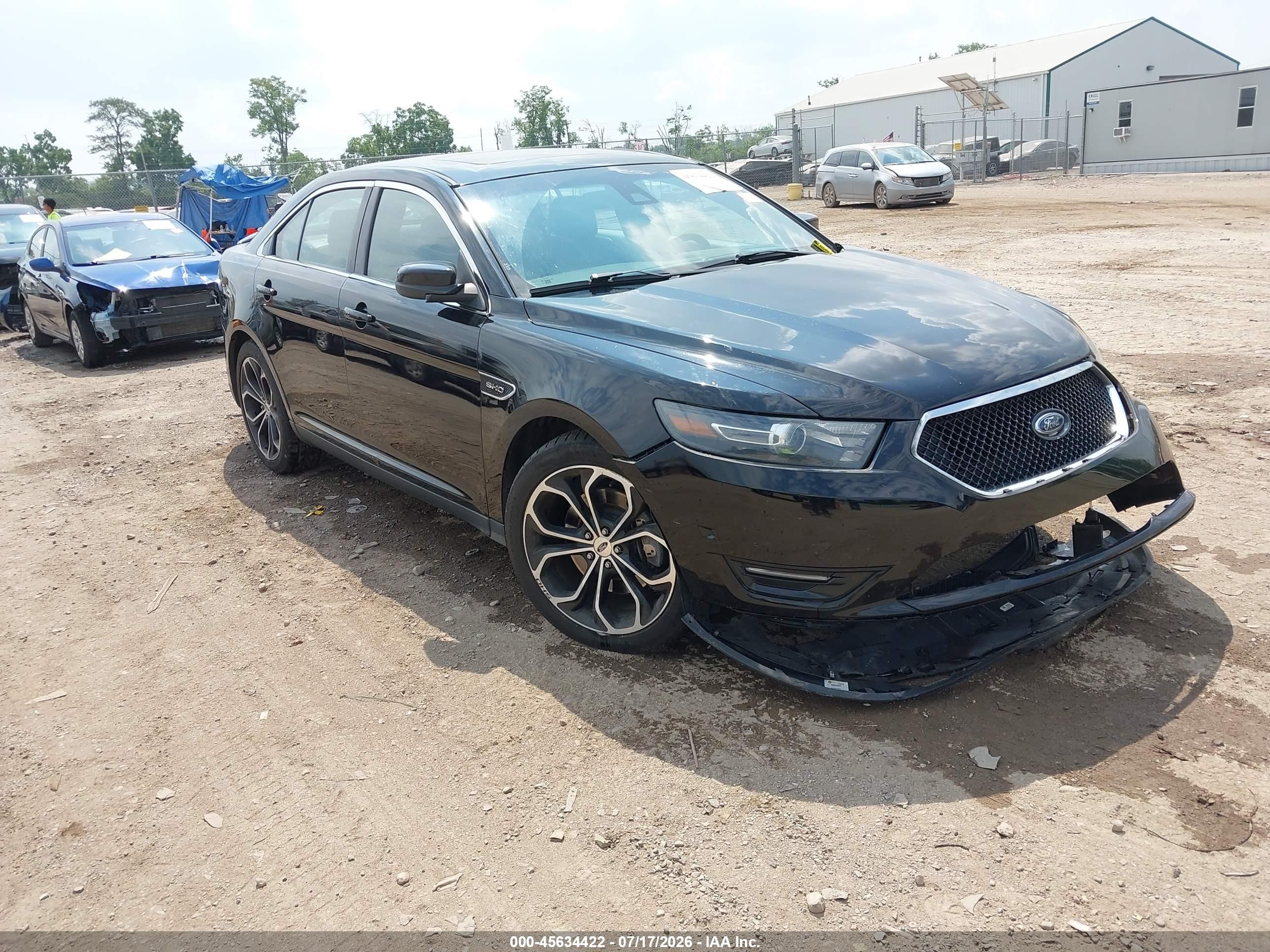 2017 Ford Taurus SHO, VIN 1FAHP2KT2HG146653 — Front end
