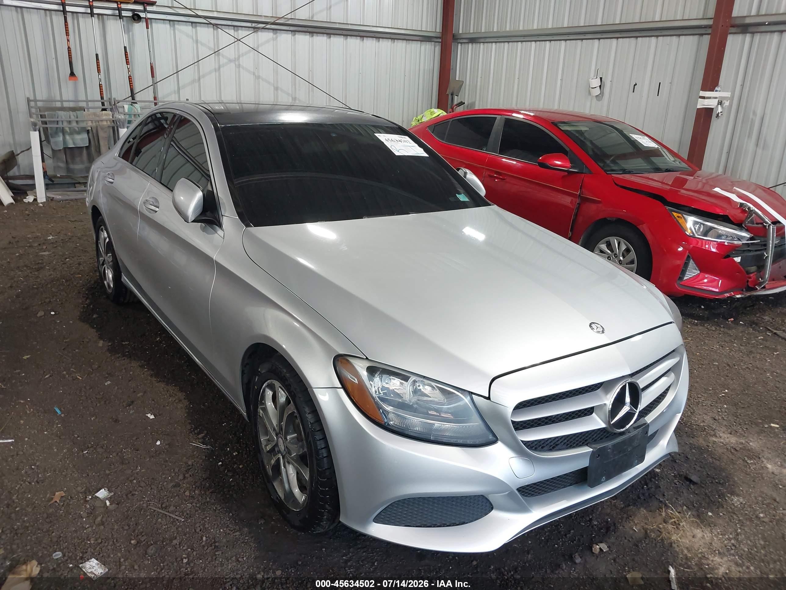 2016 Mercedes-Benz C 300, VIN 55SWF4KBXGU174523 — Front end