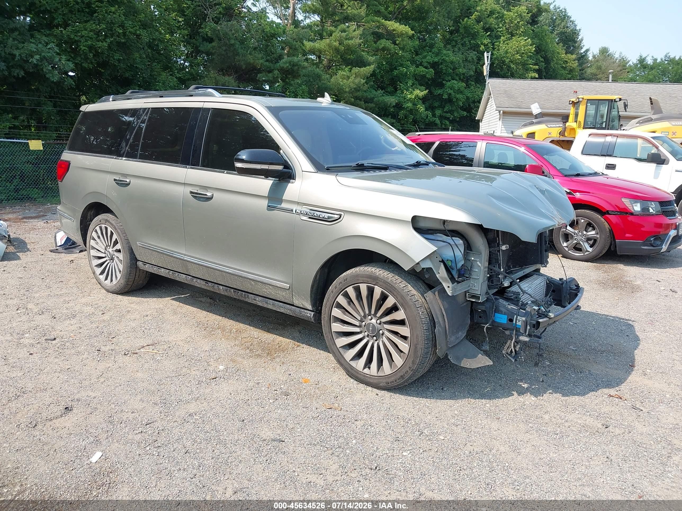 2019 Lincoln Navigator Reserve, VIN 5LMJJ2LT2KEL00446 — Front end