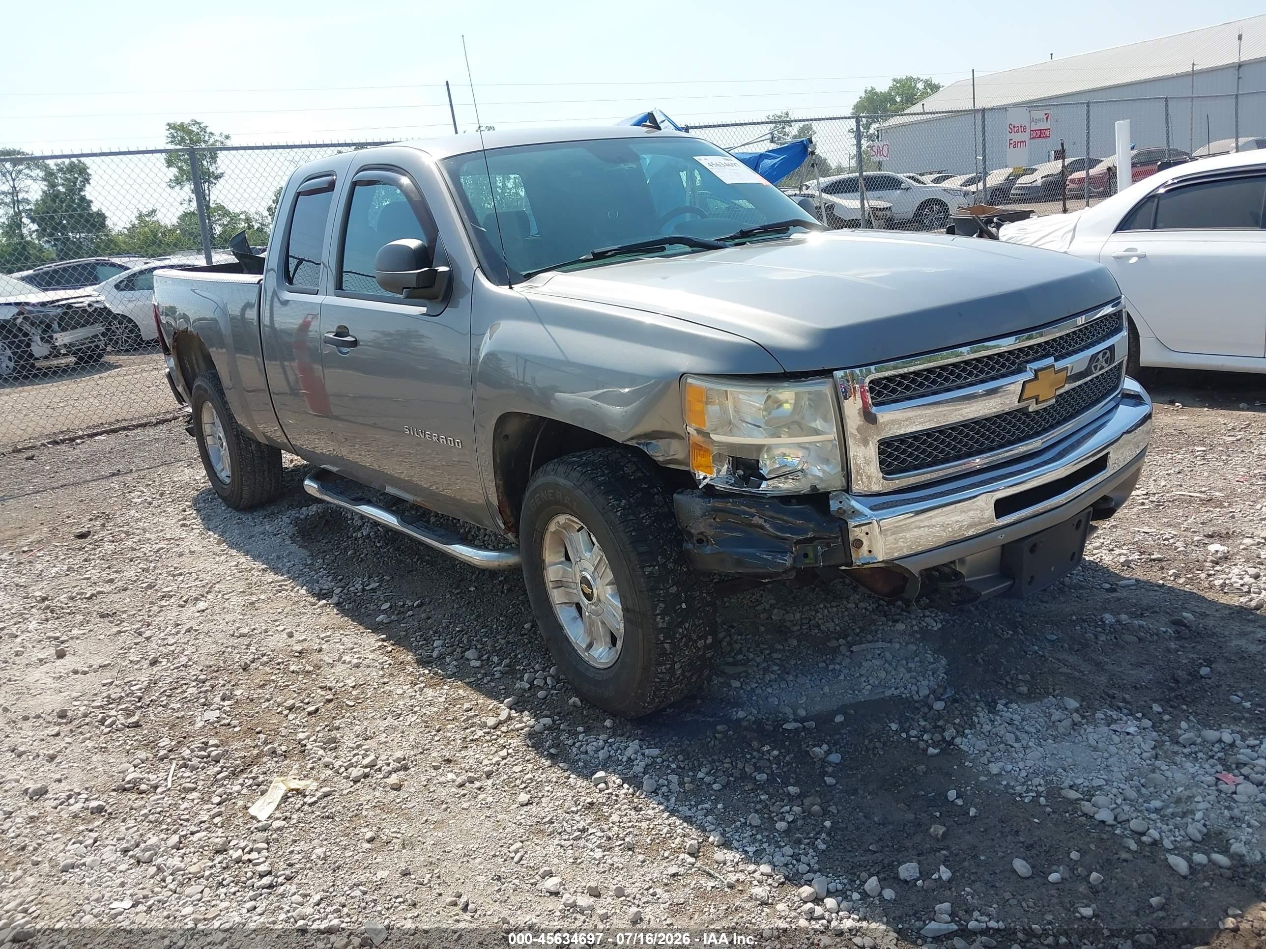 2013 Chevrolet Silverado 1500 LT, VIN 1GCRKSE76DZ387481 — Front end