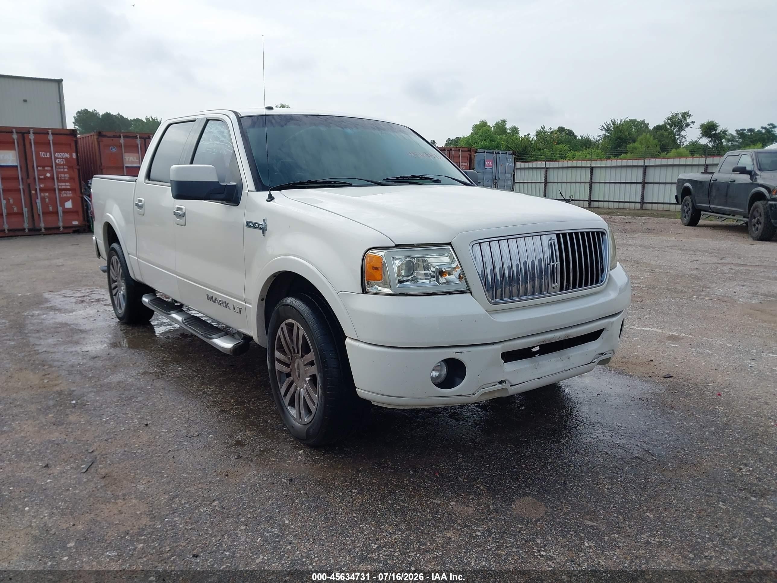 2007 Lincoln Mark LT, VIN 5LTPW16587FJ03130 — Normal wear